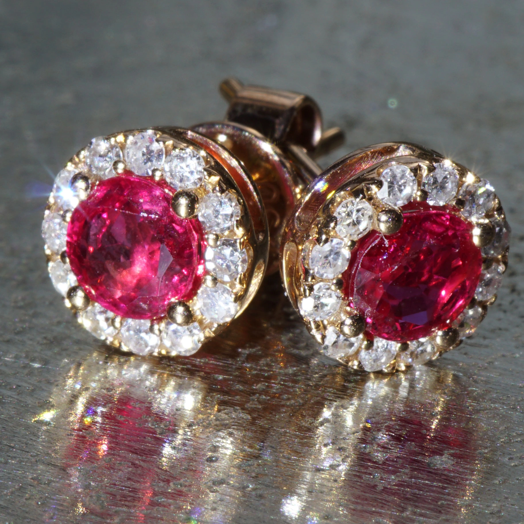 As the Star ...two Burma Rubies...great Color 18 kt Rosegold
