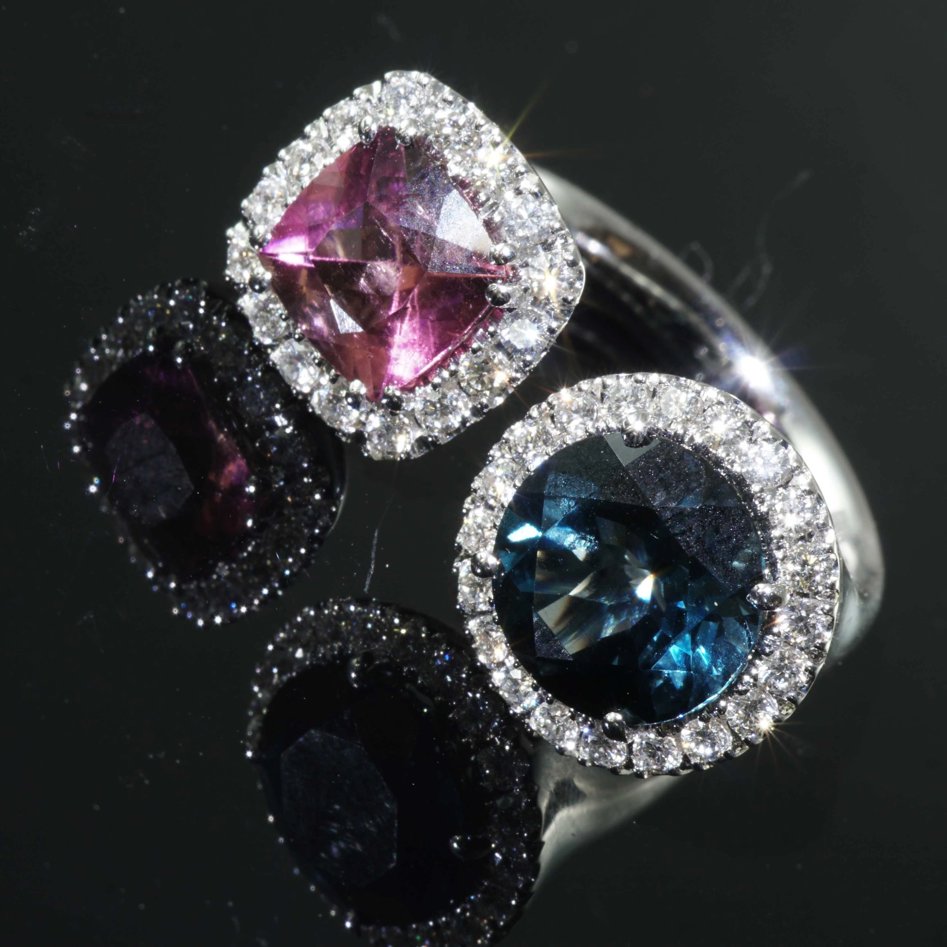Wonderful Twin Ring 18 kt White Gold Tourmaline and Topaz with Brilliants surrounded