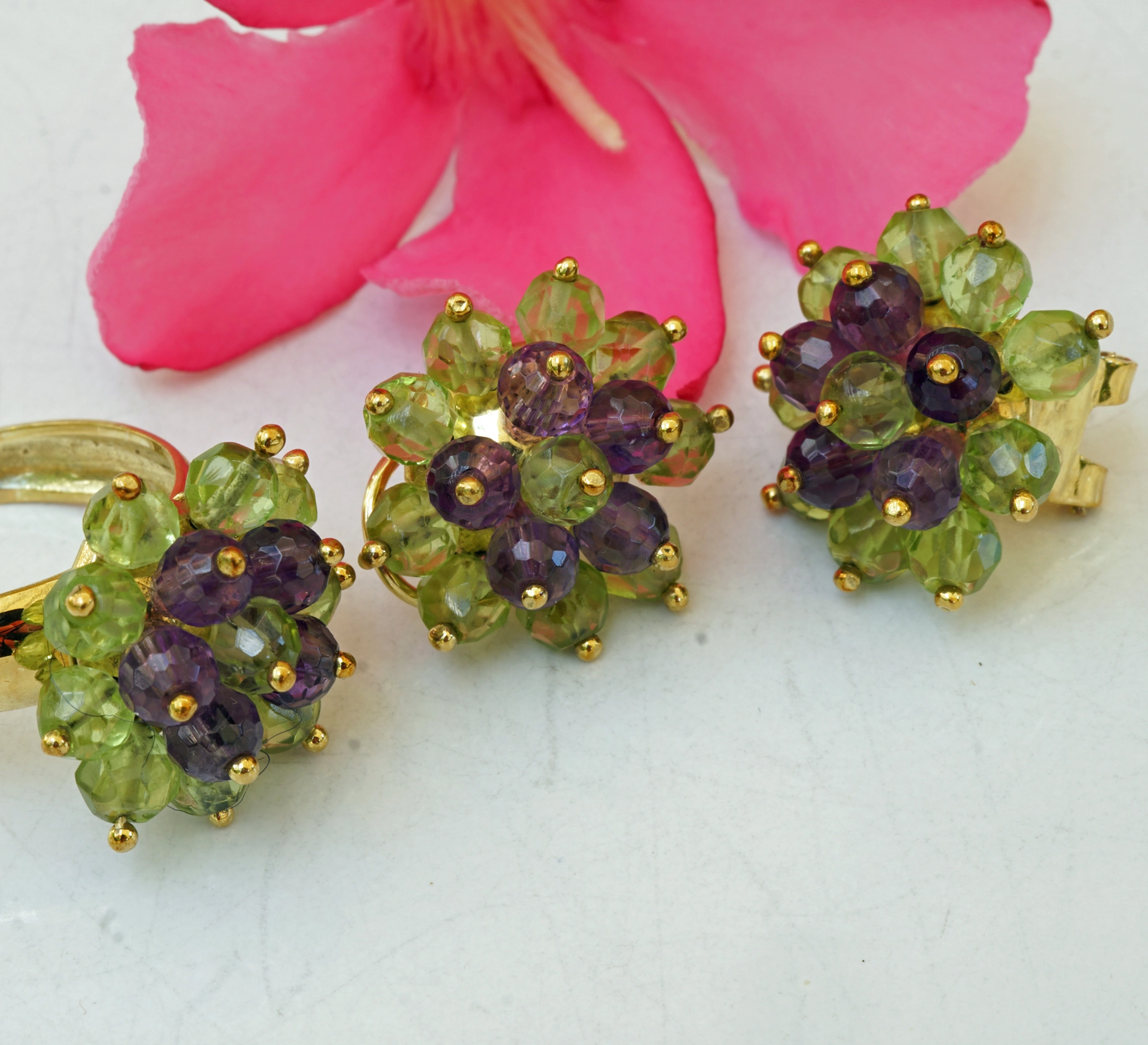 Ohrstecker Ring Set Peridot Amethyst 585er Gelbgold Vintage 60er Jahre Blütendesign ausgefallen