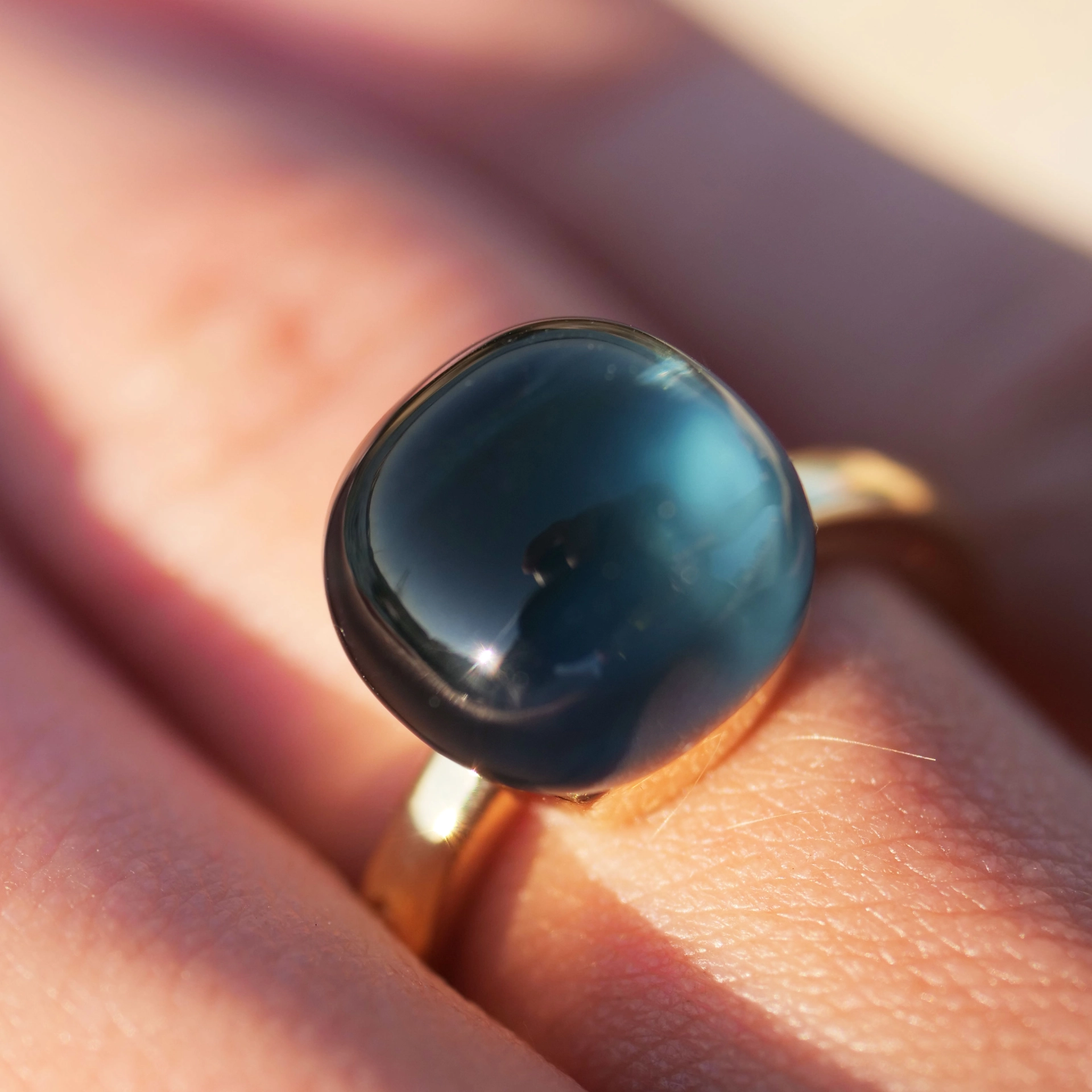 Bluetopaz Brilliant Ring 18 kt Yellow Gold...perfekt floating Effect