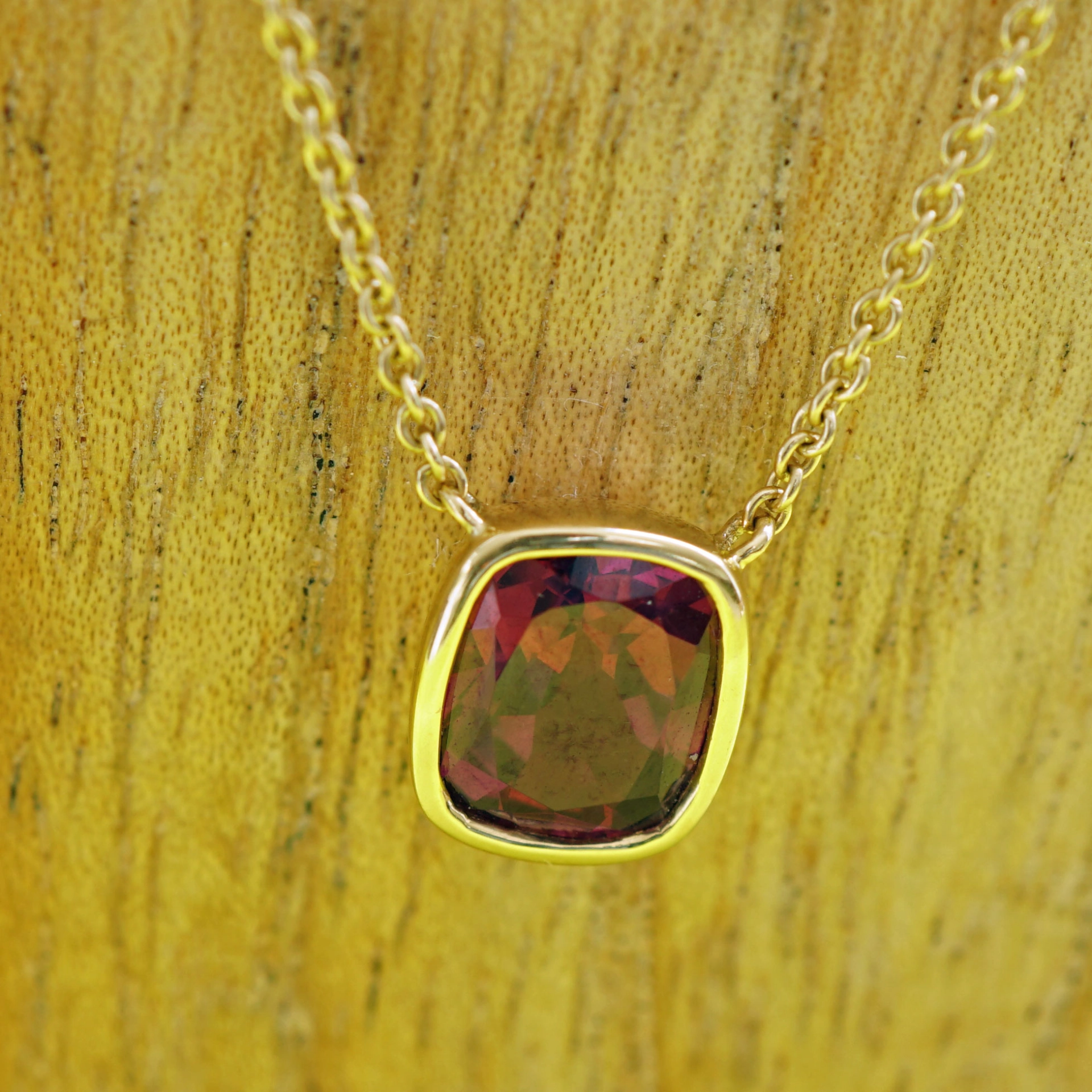 Rhodolithe Necklace 18 kt Yellowgold...Lifeblood Color Violet-Red