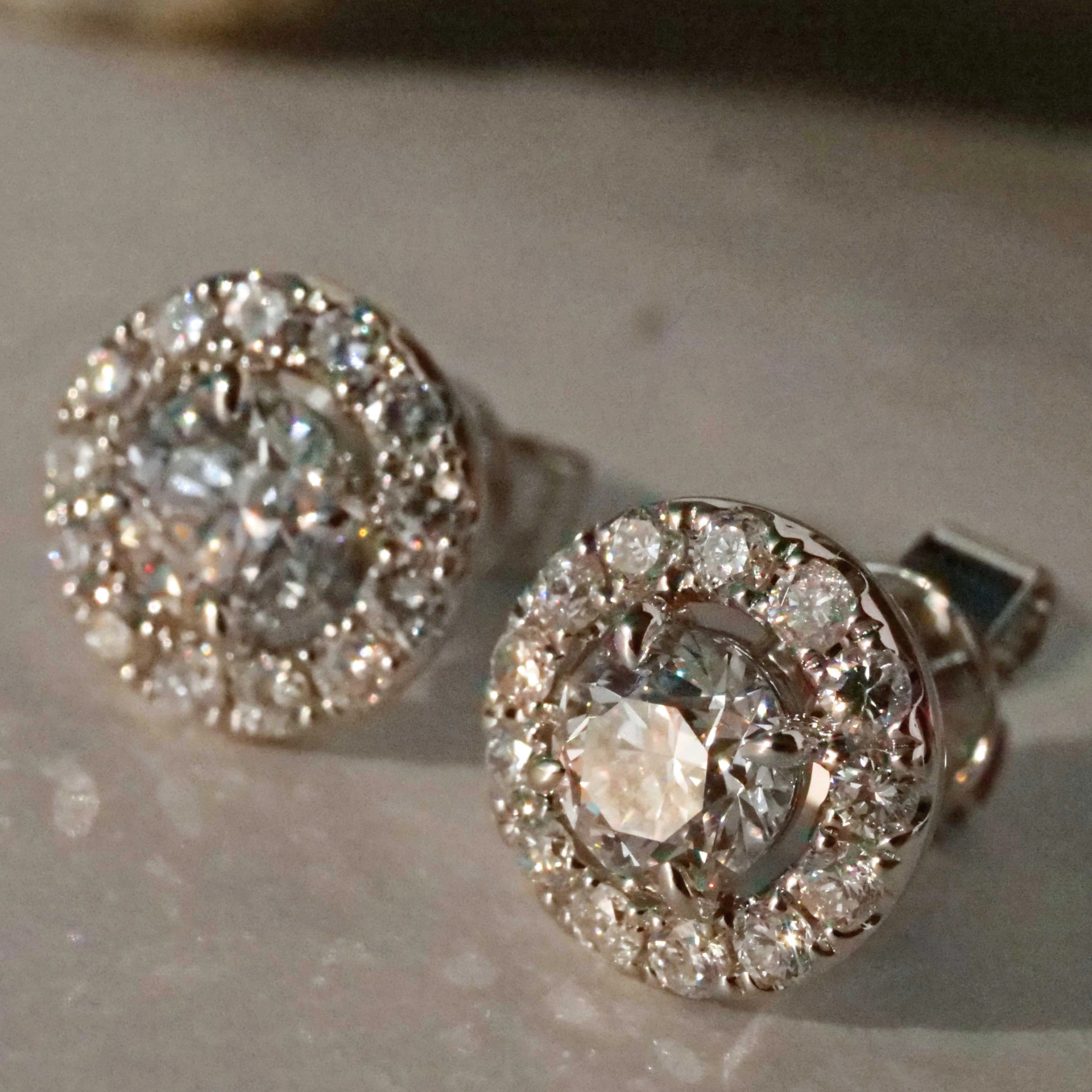 GIA certified full Cut Brilliant Earrings total 1 ct TW / VVS-VS White Gold 18 kt