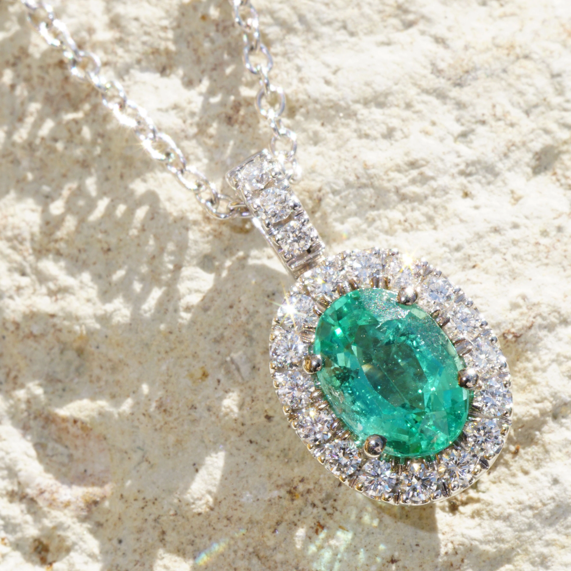 Top Emerald Brilliant Pendant with Chain 18 kt White Gold 0.73 ct AAA+