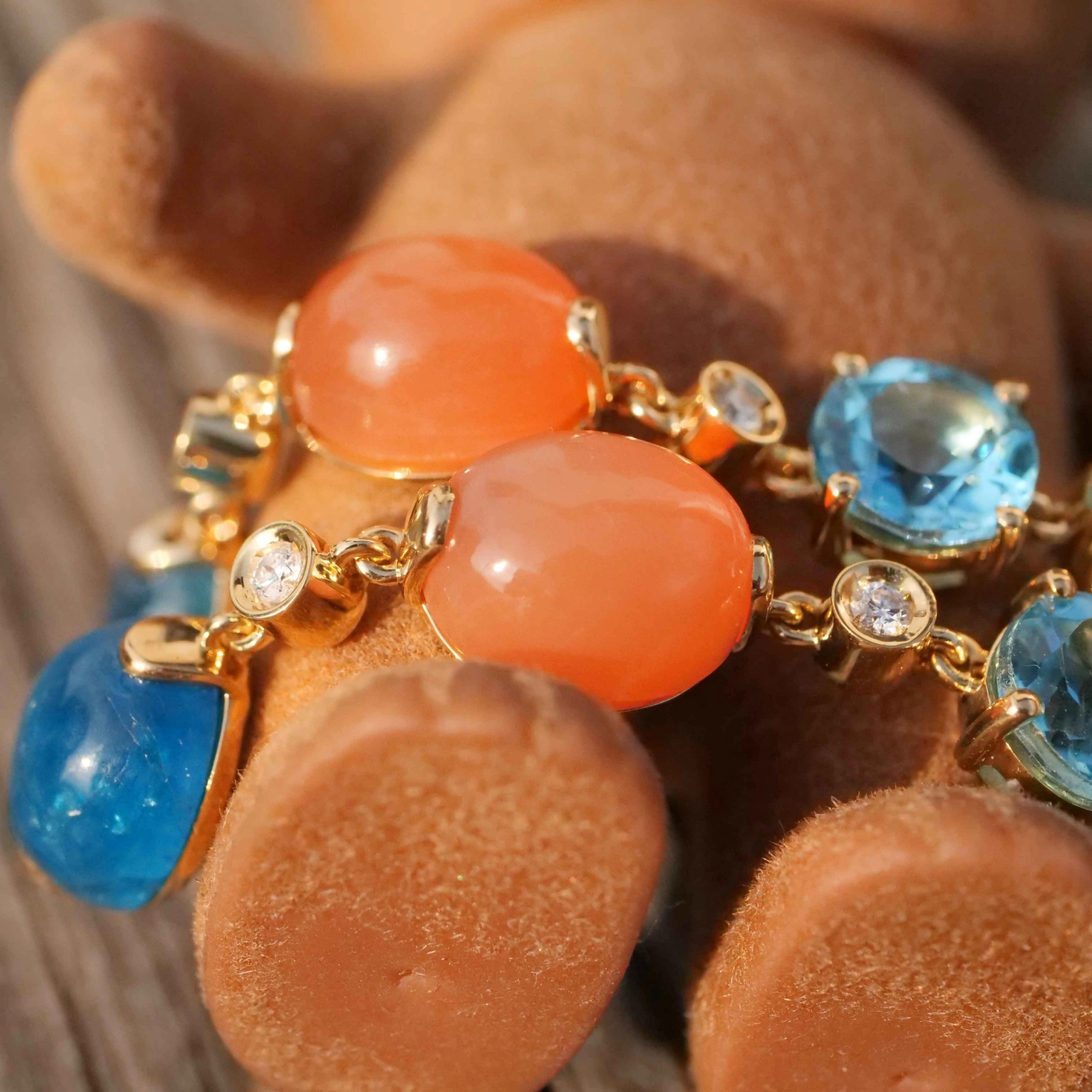 Neon blue paraibacolored Apatite Topaz and Moonstone Earrings 18 kt Jewellery 