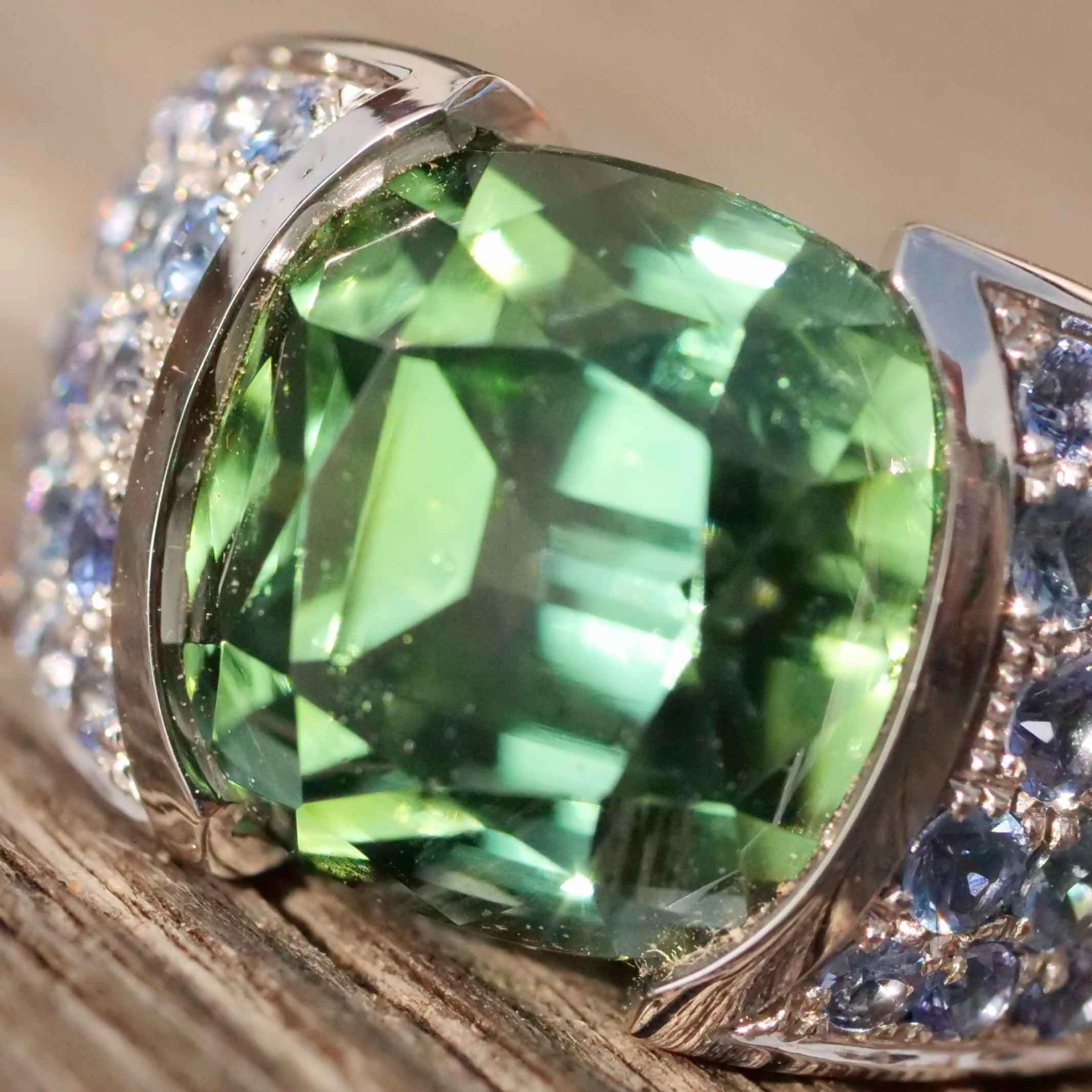 Lagoon Green Turmalin Saphire Brilliant Ring 18kt Whitegold Afghanistan AAA+ 