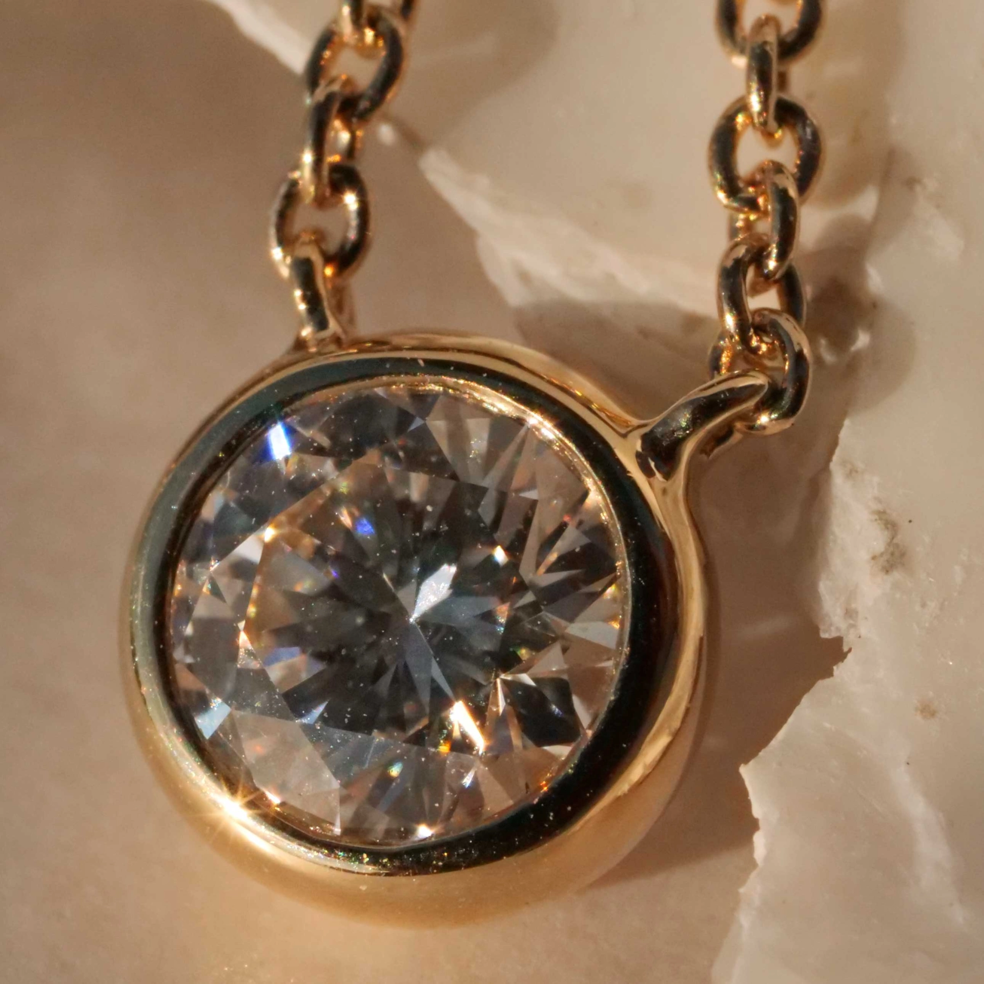 Brilliant Necklace 0.50 ct E (very fine white) / SI1 (small inclusions) with GIA report 18 kt Gold