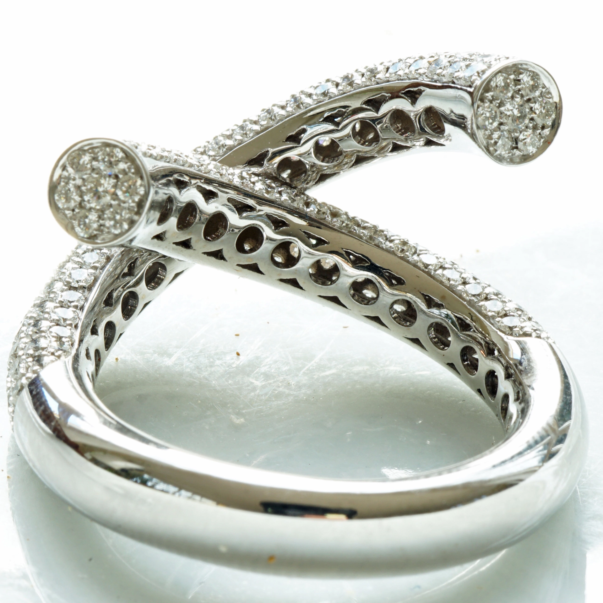 Give me a X....diamond Highlight, what a design! 18kt  whitegold, every diamond set with very professionell, approx. 3.42 ct