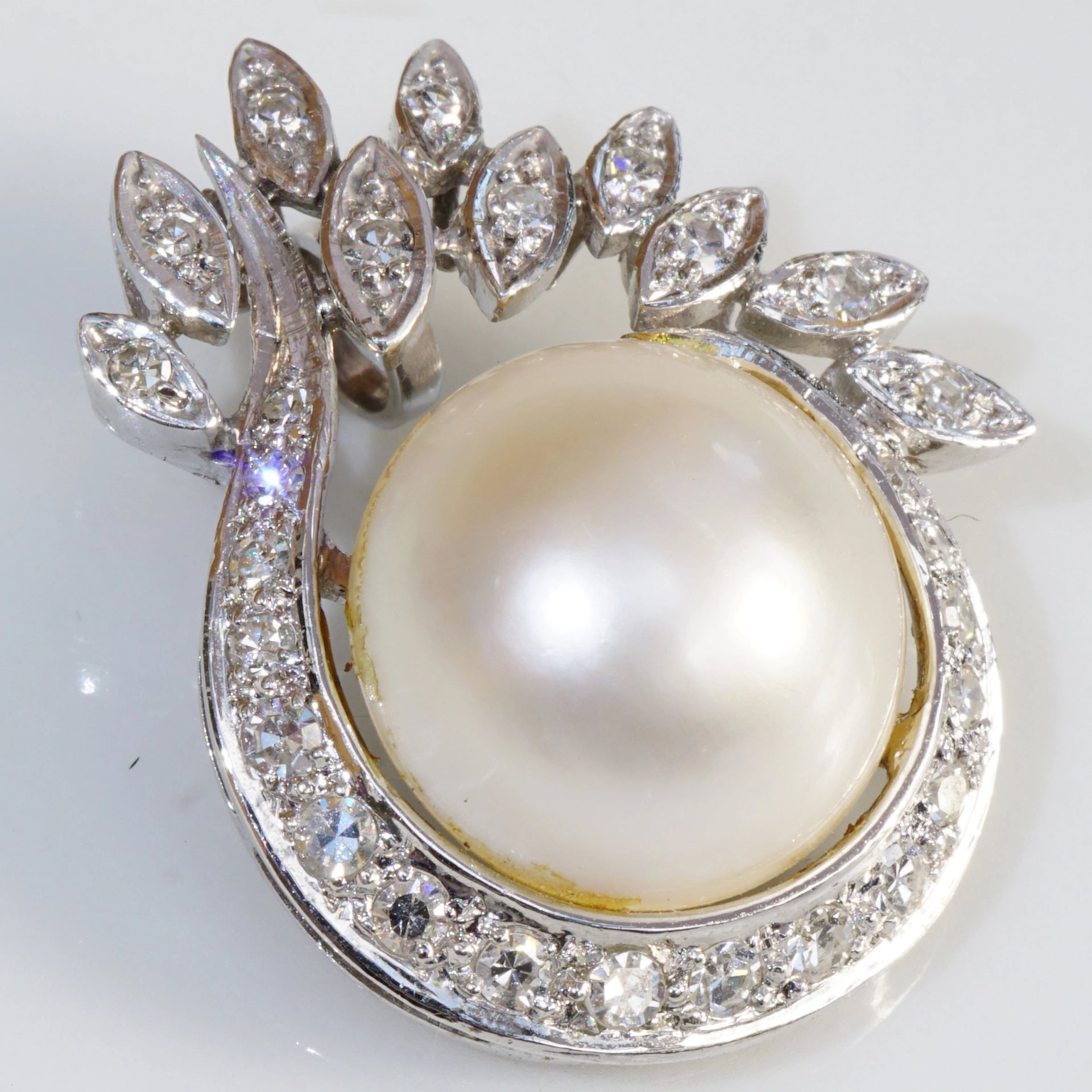 Mabe Pearl Brilliant Pendant..festive 0.60 ct TW VS 7 Grams