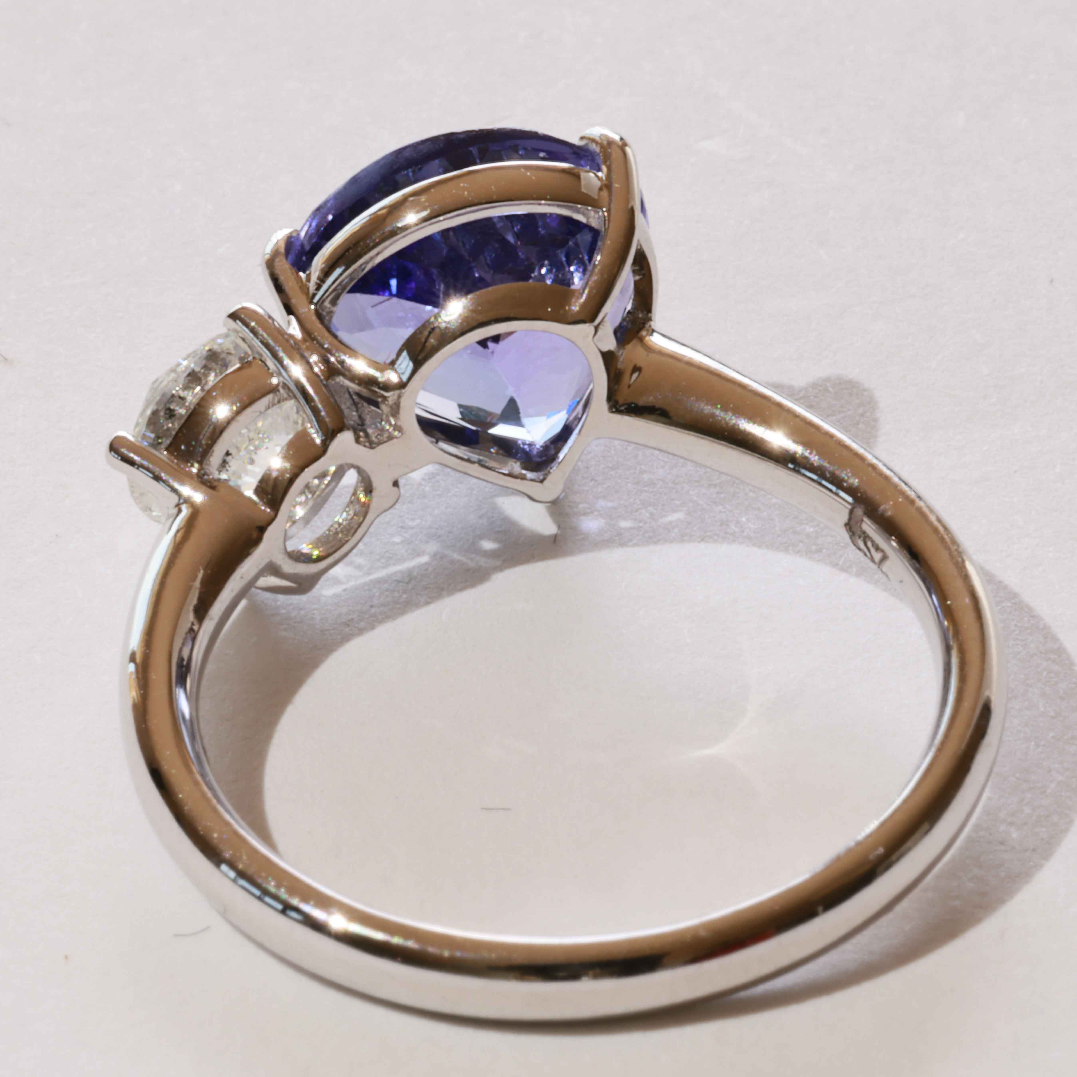 Tanzanite Brilliant Ring 750 White Gold 2.30 ct 0.42 ct great Design to combine as a Plug-in 