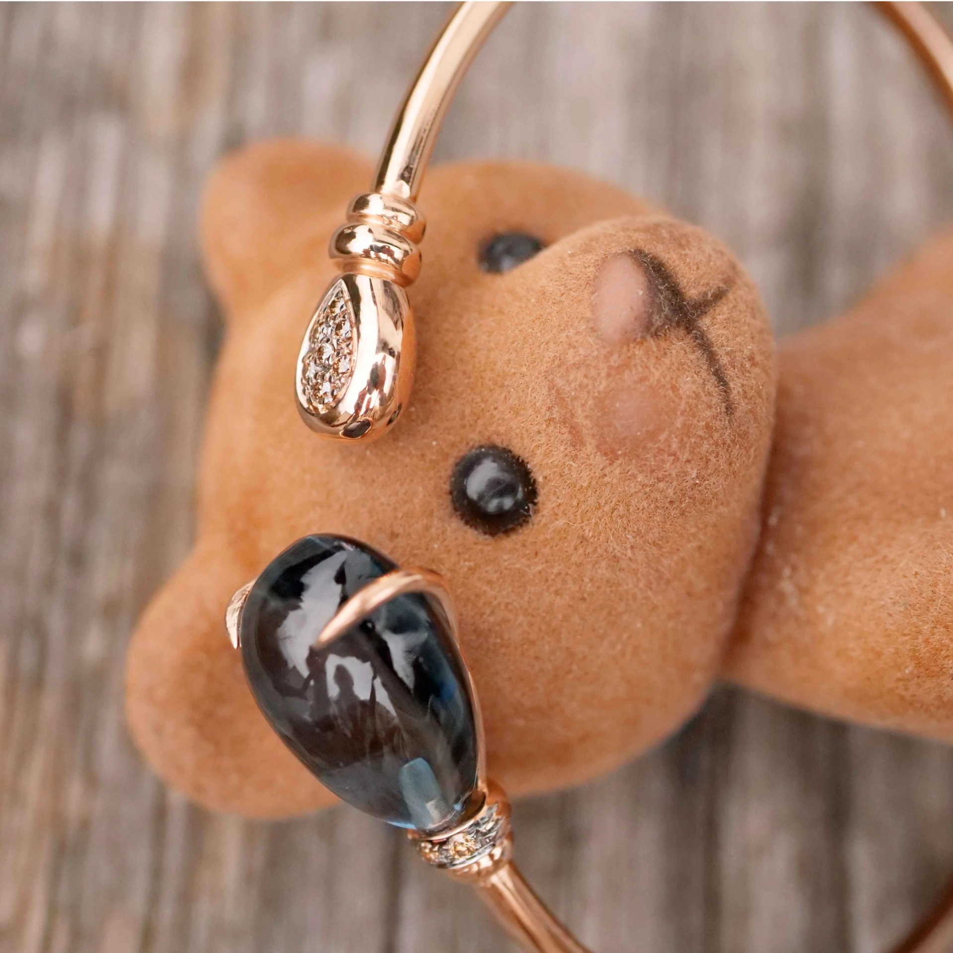 Blue Topaz Brililant Bracelet 18 kt Rosegold 14 ct ...very nice and elegant!
