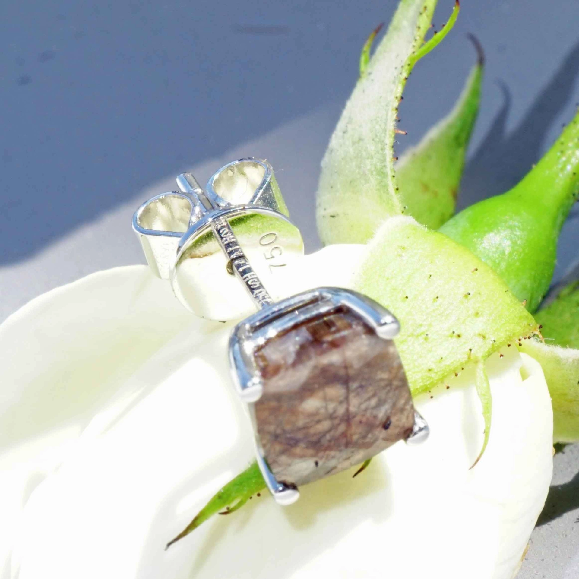 Single ear stud with a rare gold colored sapphire