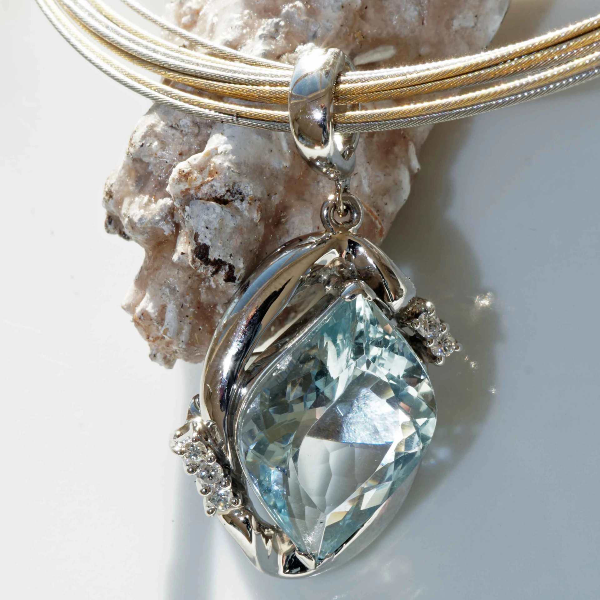 Fancy Aquamarin Brilliant Pendant 7.8 ct  900 Patinum 0.35 ct beautiful Color