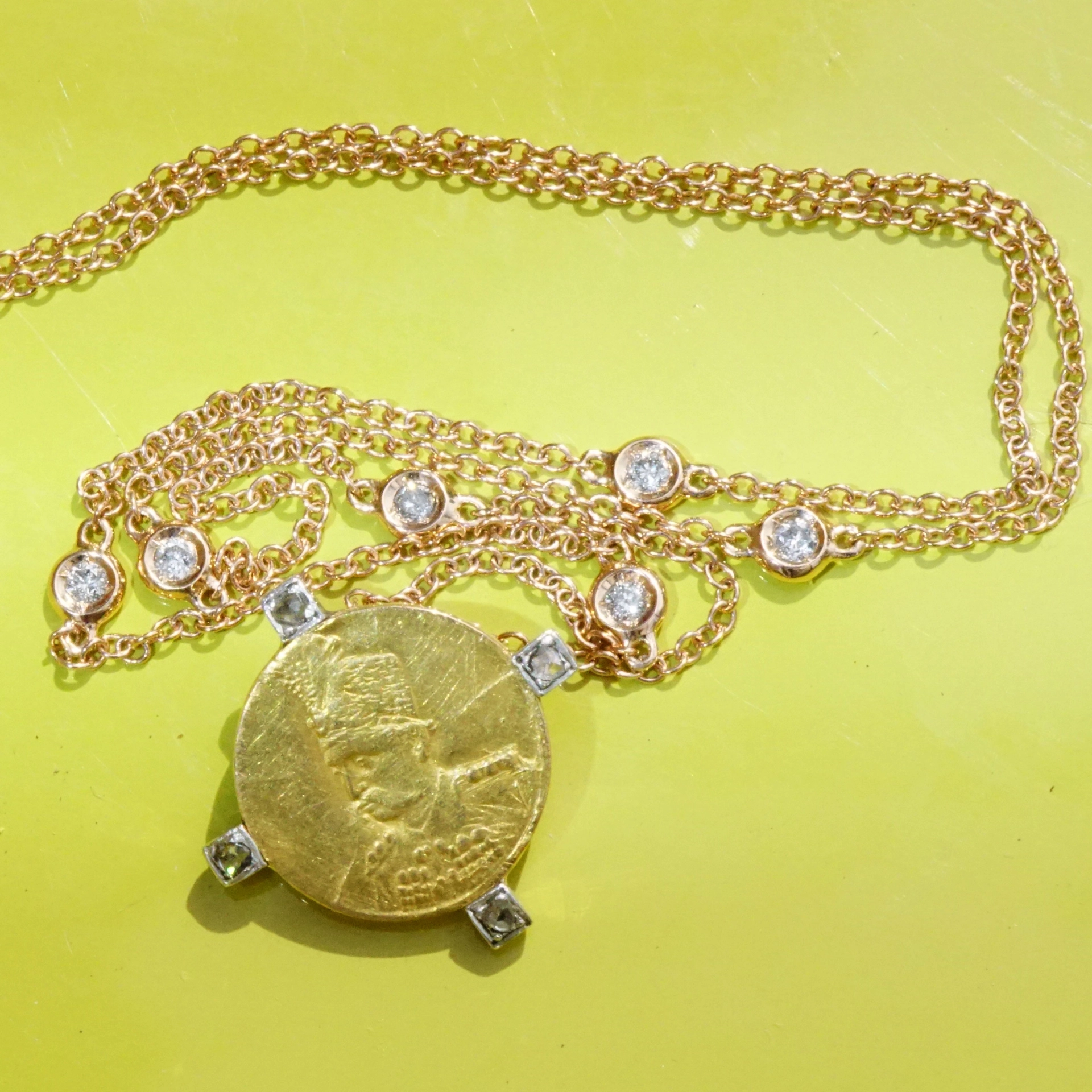 Coin Diamond Pendant with modern Rose Gold Chain 18 kt grey Diamonds