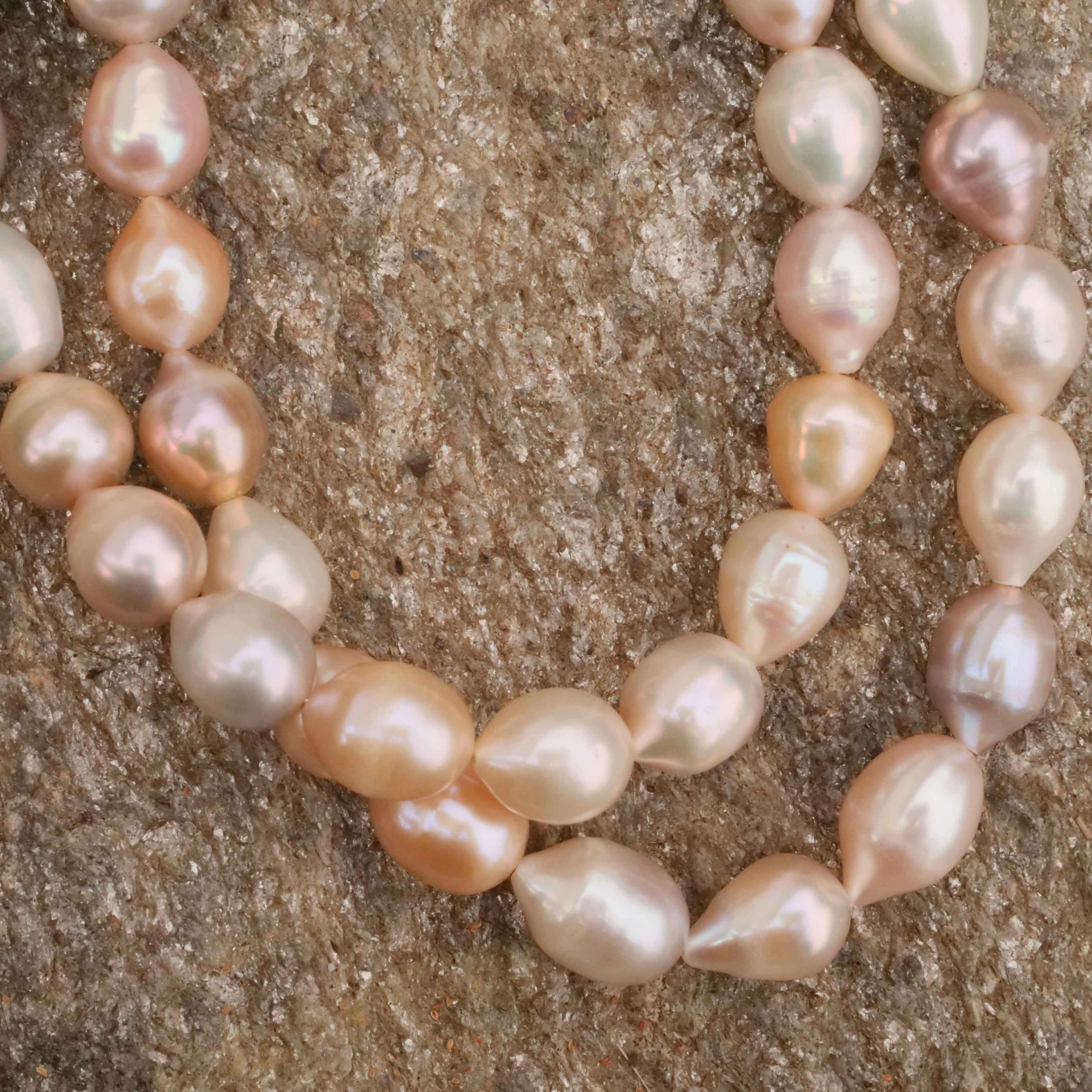 Baroque multicolor Pearl Necklace with tulip shaped Elements..... what a Summer Jewelry