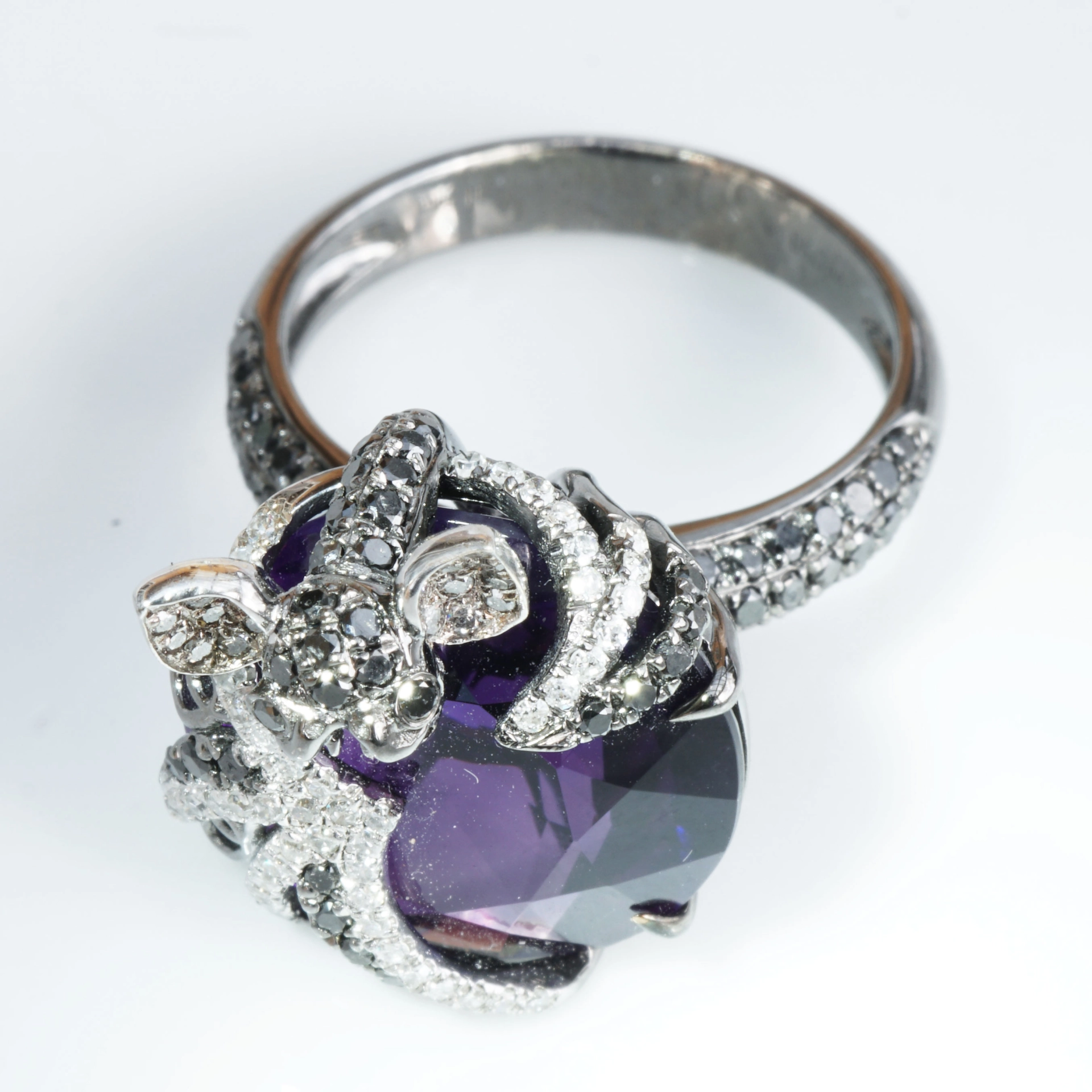 Bat Designer Ring with brasil. Amethyst and Diamonds total ca. 0.89 ct....Creepy