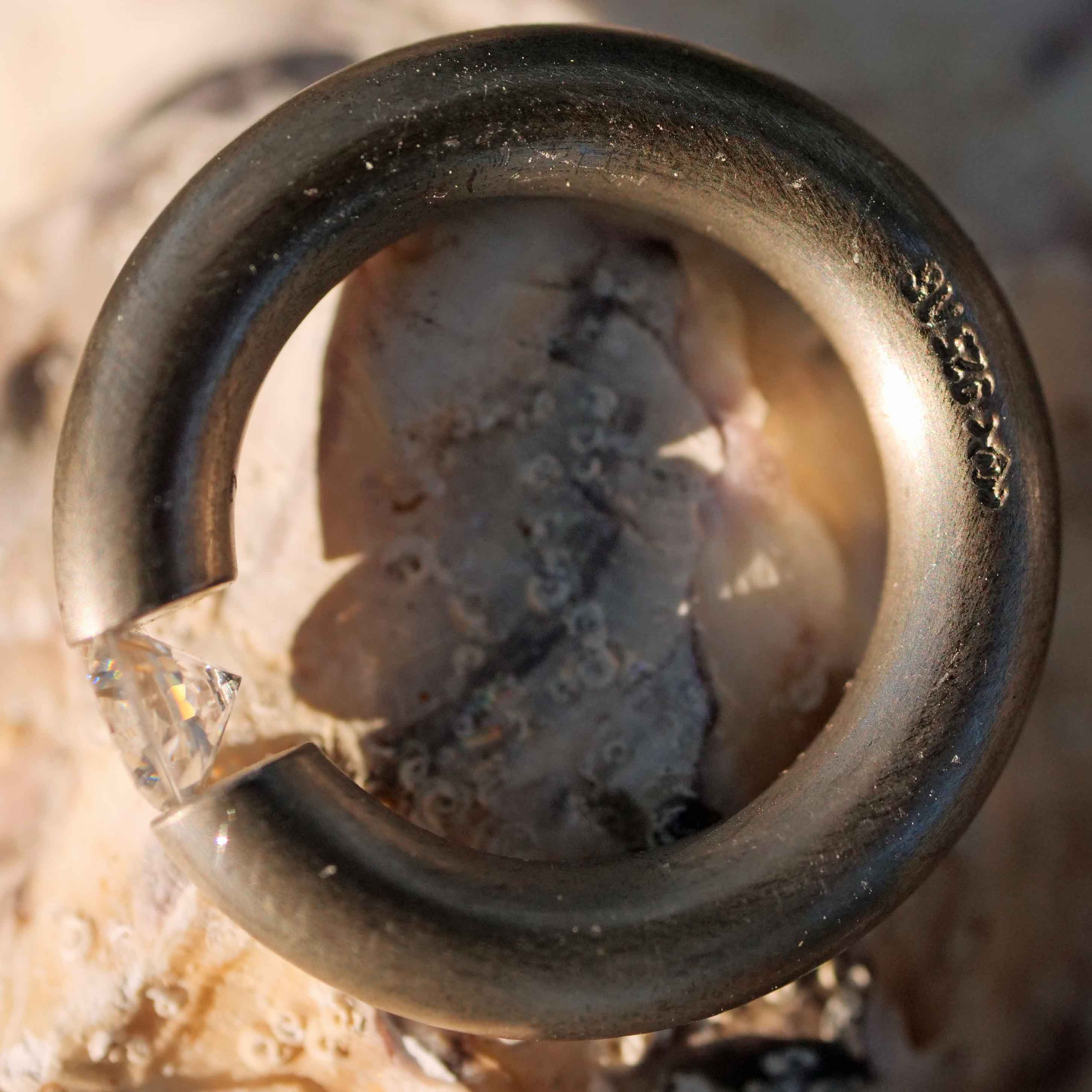 Niessing 0.80 carat zirconia round tension ring 925 silver gray matt mint hallmarked as good as new