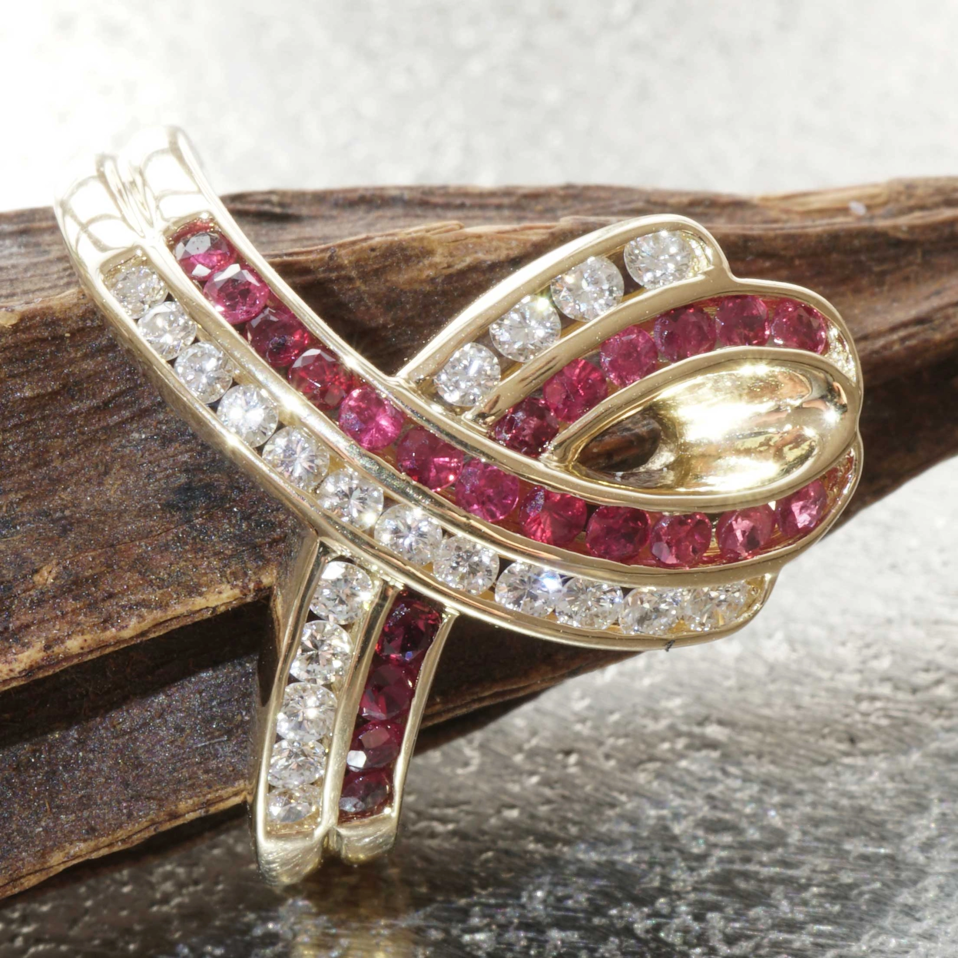Ruby Brilliant Ring 18 kt Yellow Gold 0.50 ct 0.38 ct...with momentum into Life