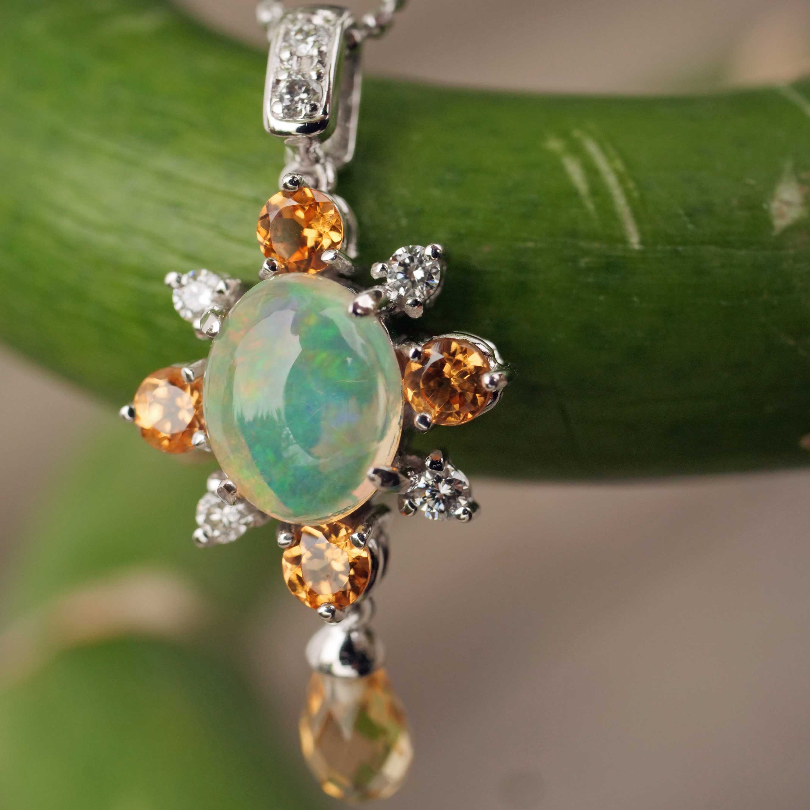 Adorable Full Opal Mandarin Garnet Pendant with Brilliant-Cut Diamonds 0.67 0.07 ct with Chain 750 White Gold