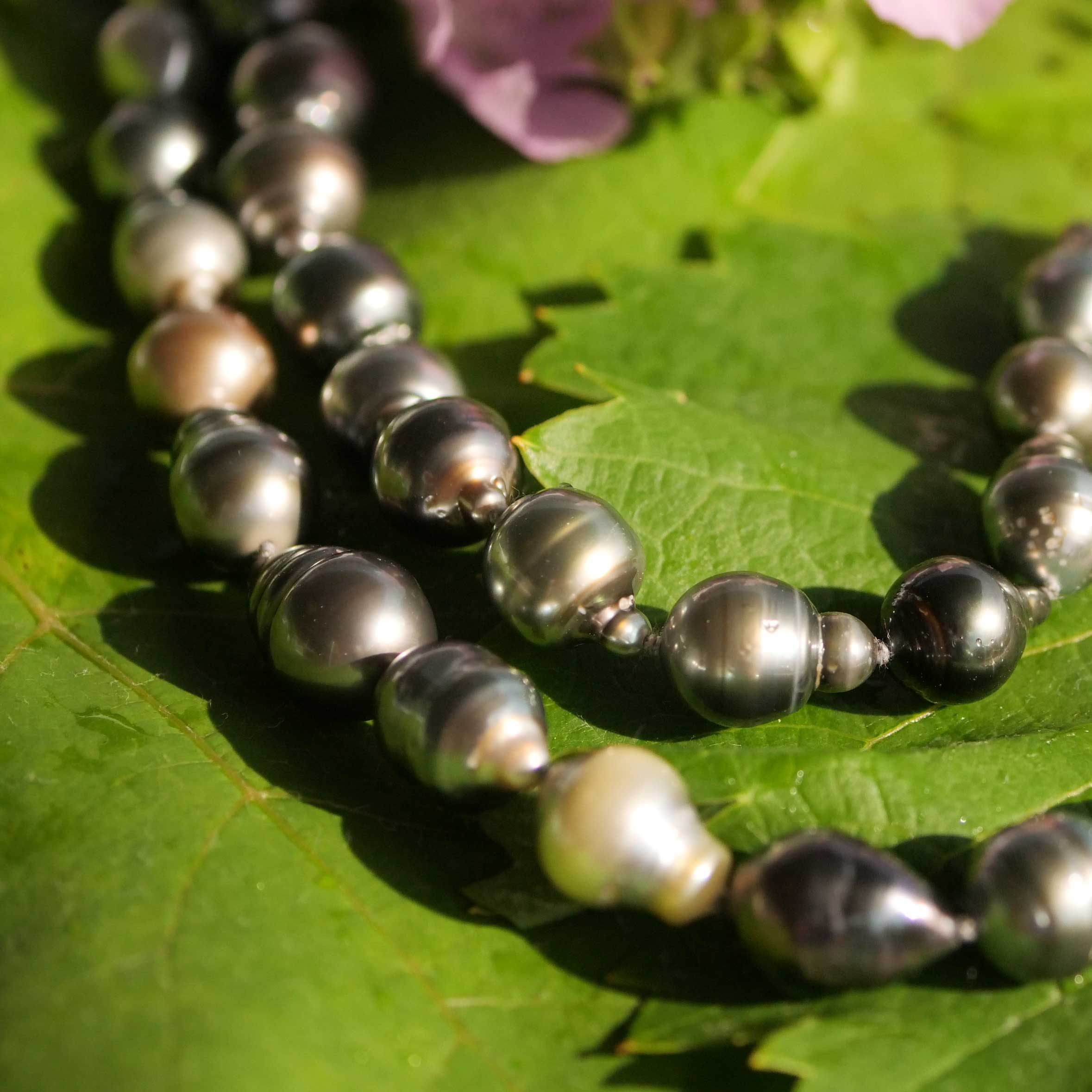 Tahitian cultured Pearl Strand 8-11 mm baroque strong Luster untreated