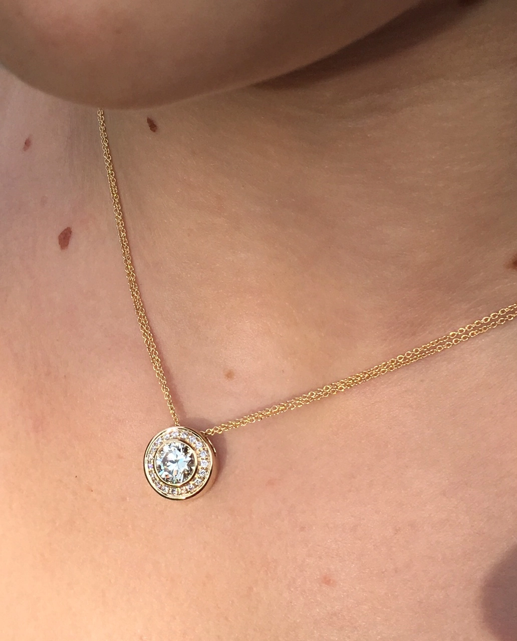 Briilant-Anhänger m. Kette, 750er-Gelbgold, 2.26 ct