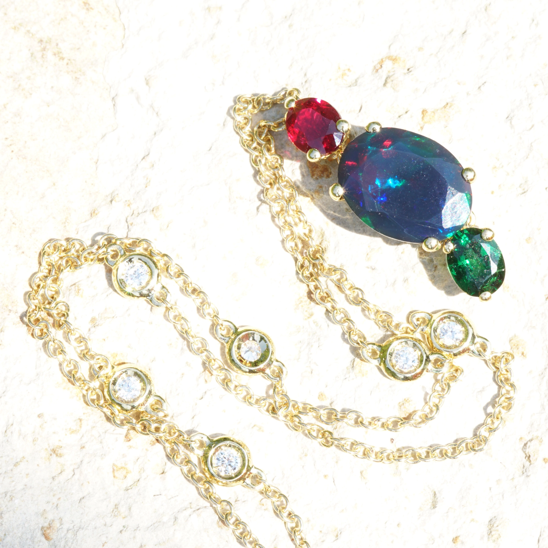 Black Opal Rubin Tsavorit Anhänger m. Brillant Kette 750er Gelbgold ....Hot Stuff.....