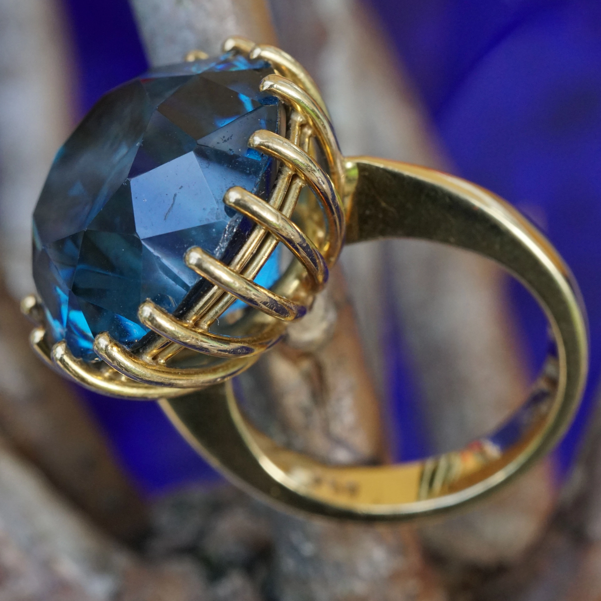 XXL Ring mit Iolith in 750er Gold massiv aus Nachlassverwertung