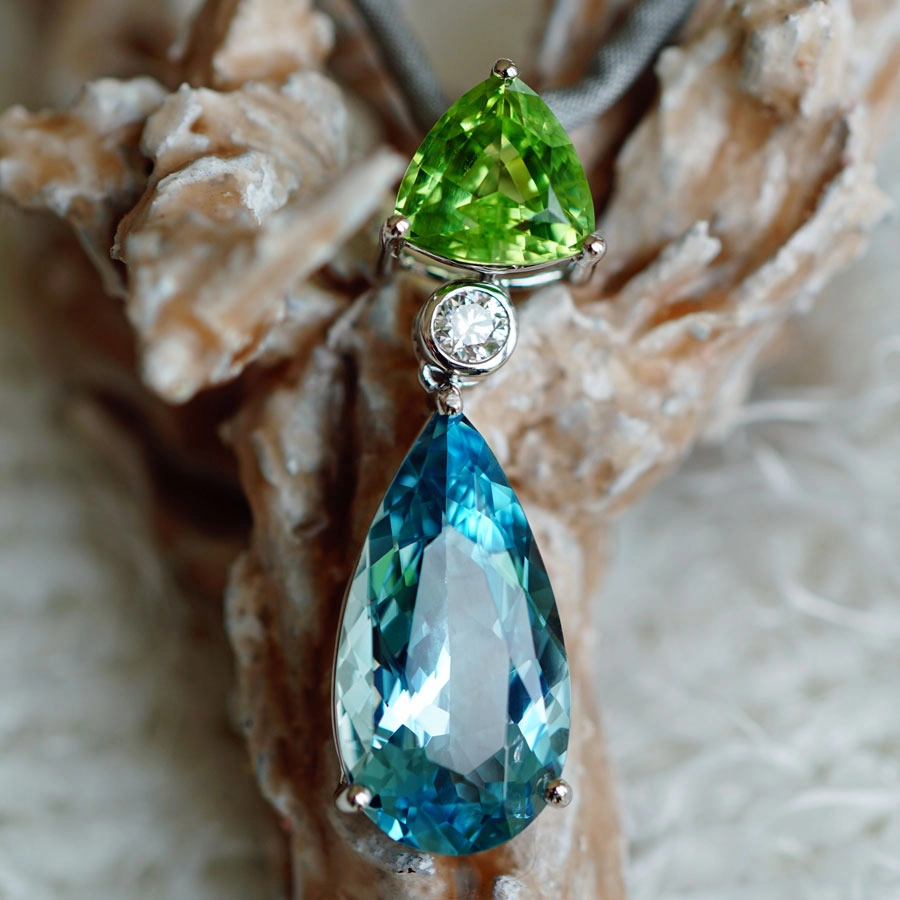 Mint Peridot Aquamarine Brilliant Pendant AAA+ Top Quality Madagascar 750 White Gold