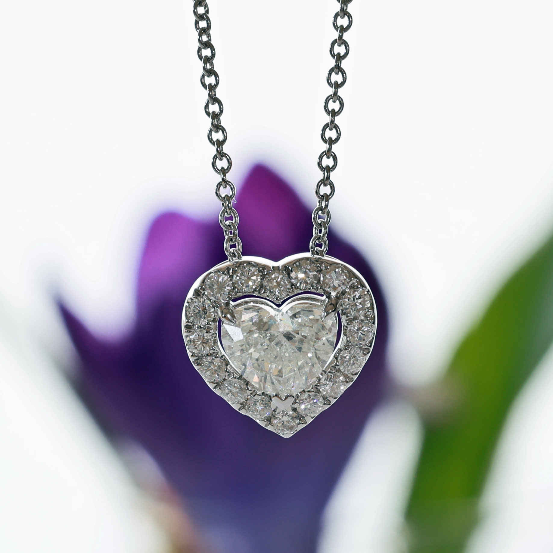 Necklace with Heart full cut brilliant approx. 0.90 ct, H (white) / SI2  GIA report 18 kt White Gold