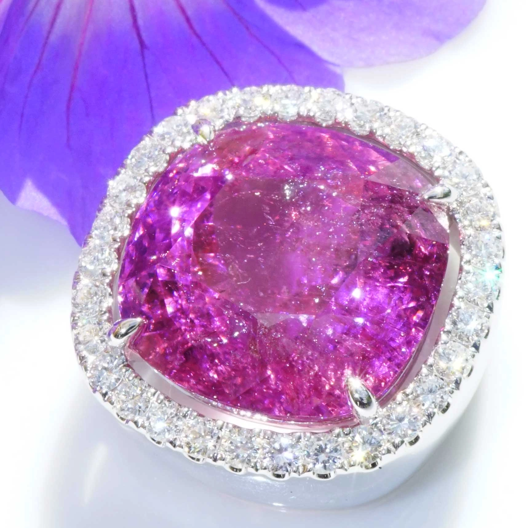 Copper Rubelithe 16.84 ct pink-redish Brilliant Pendant 18 kt White Gold...amazing Color