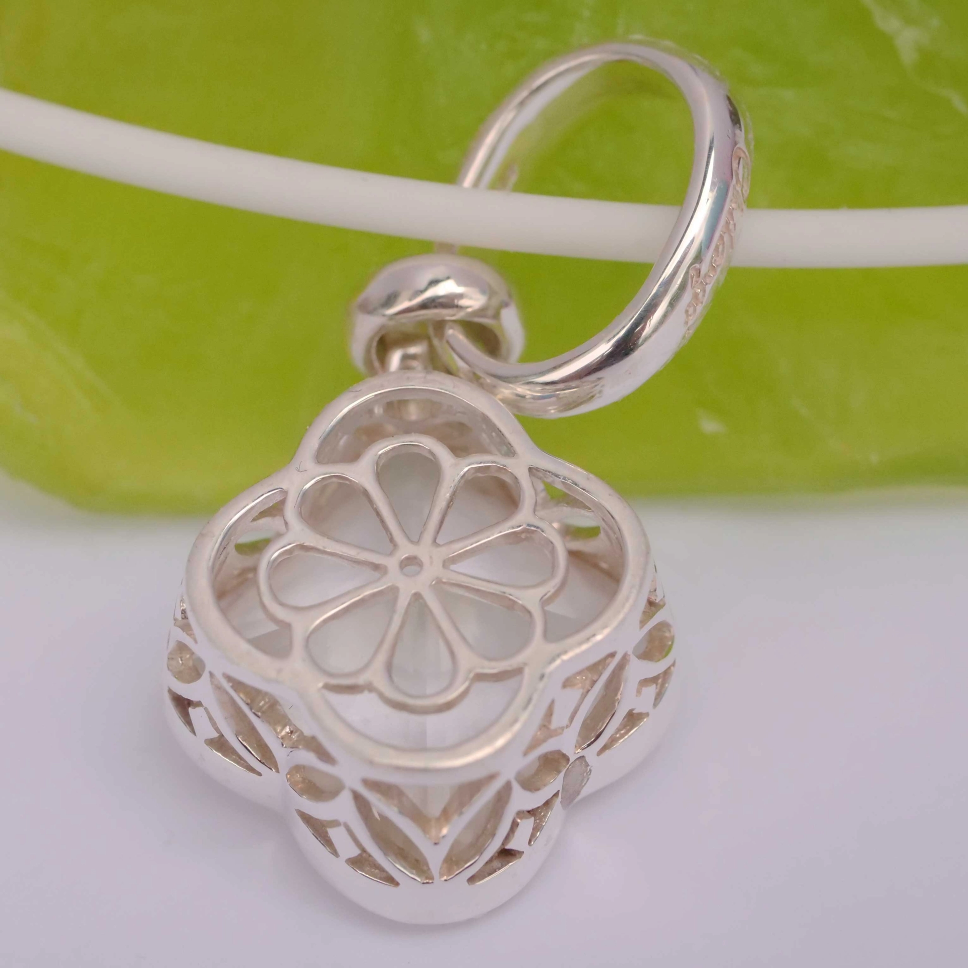 Chilango Anhänger White Quarz Flower Diamond Cut 925er Silber Sonderschliff Bergkristall