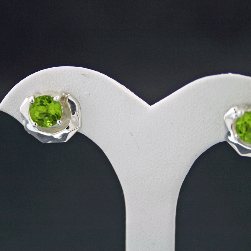 Silberschmiedearbeit mit feinem Peridot, 925/-Silber,