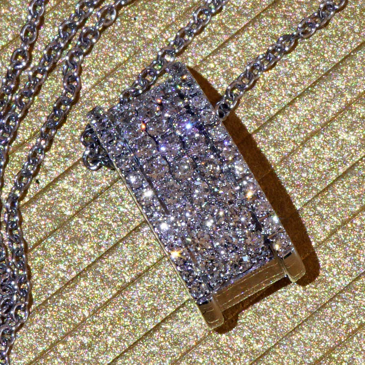 Brilliant Necklace 0.35 ct TW VS White Gold 750 Modern Design.... Carrying is fun !!