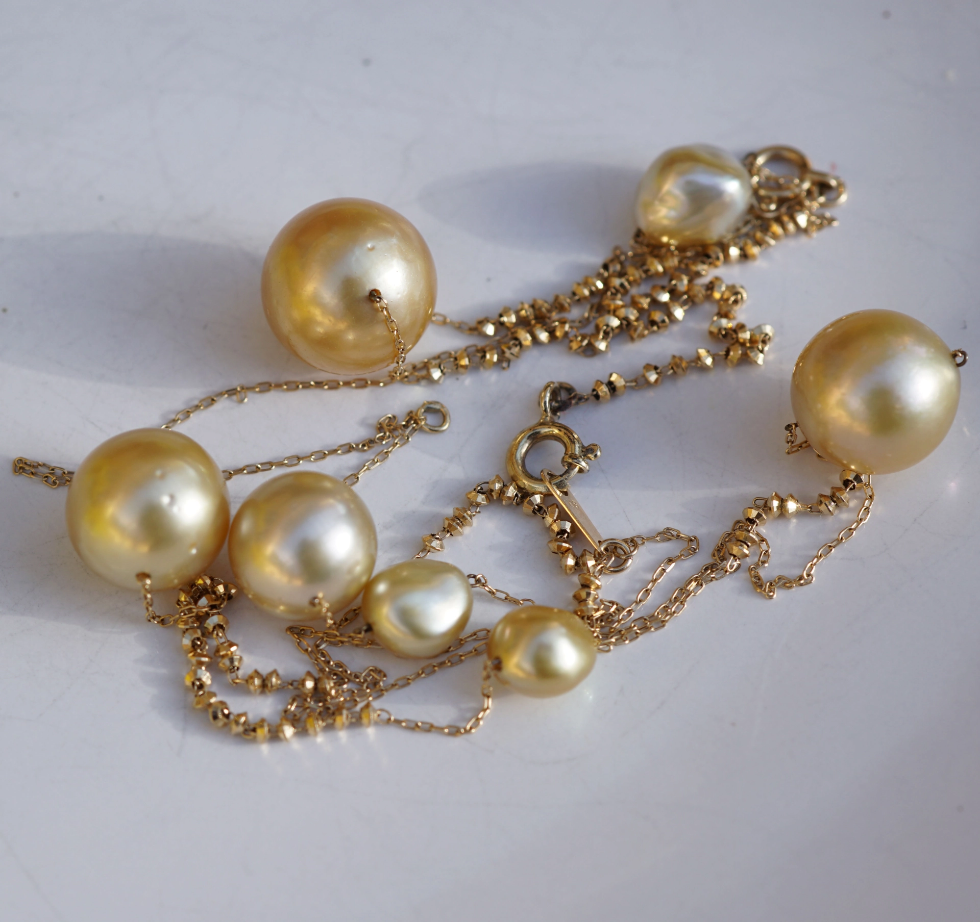 Southsea and Keshi pearls great natural goldcolor AAA+ handmade chain 750er Yellowgold
