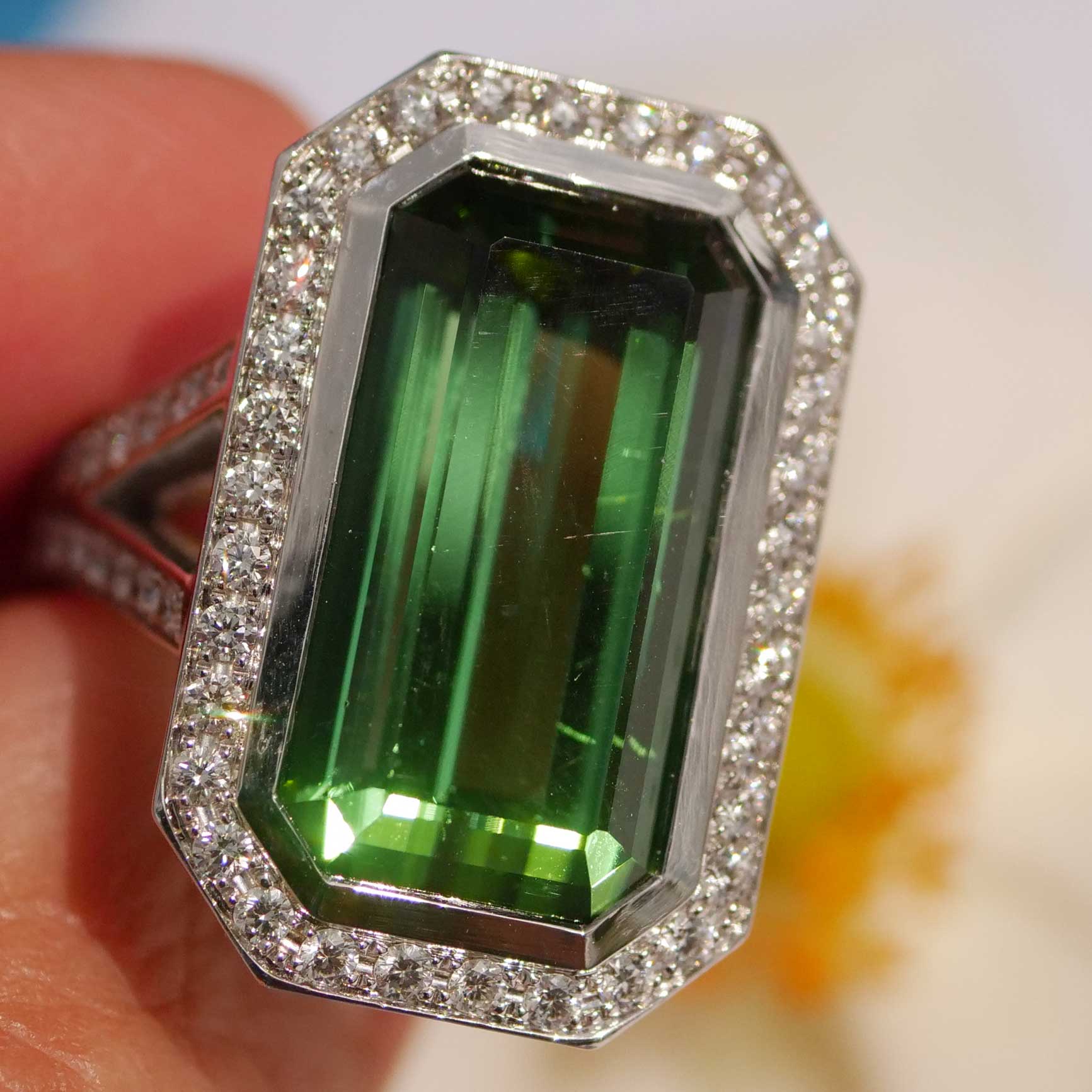 Tourmaline from Afghanistan green 19.79 ct fine Color Eyeclean Investment Gemstone