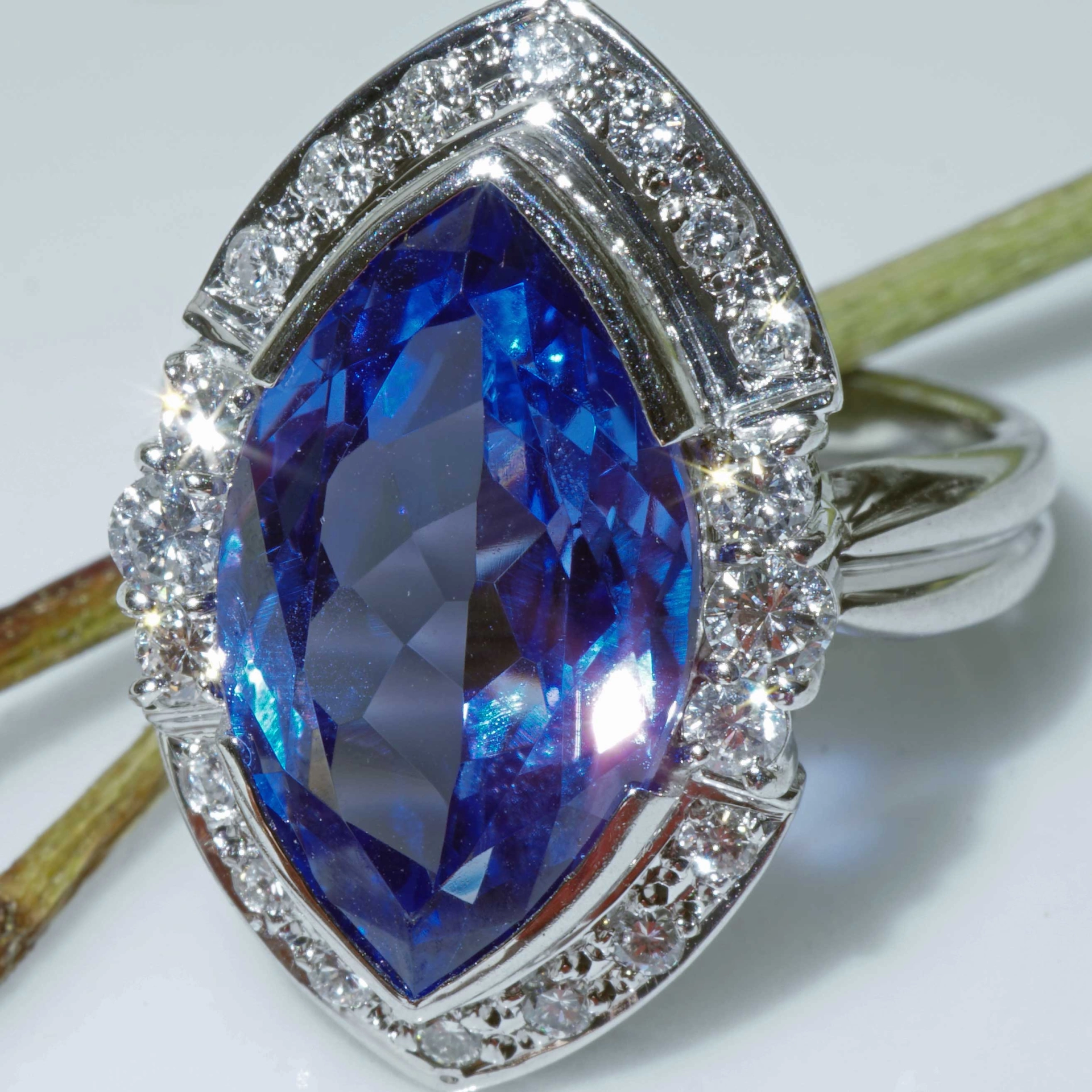 Tanzanite Brilliant Ring 900 Platinum 6.42 ct 0.50 ct.. Star of Africa in Navette Shape...soooo beautiful