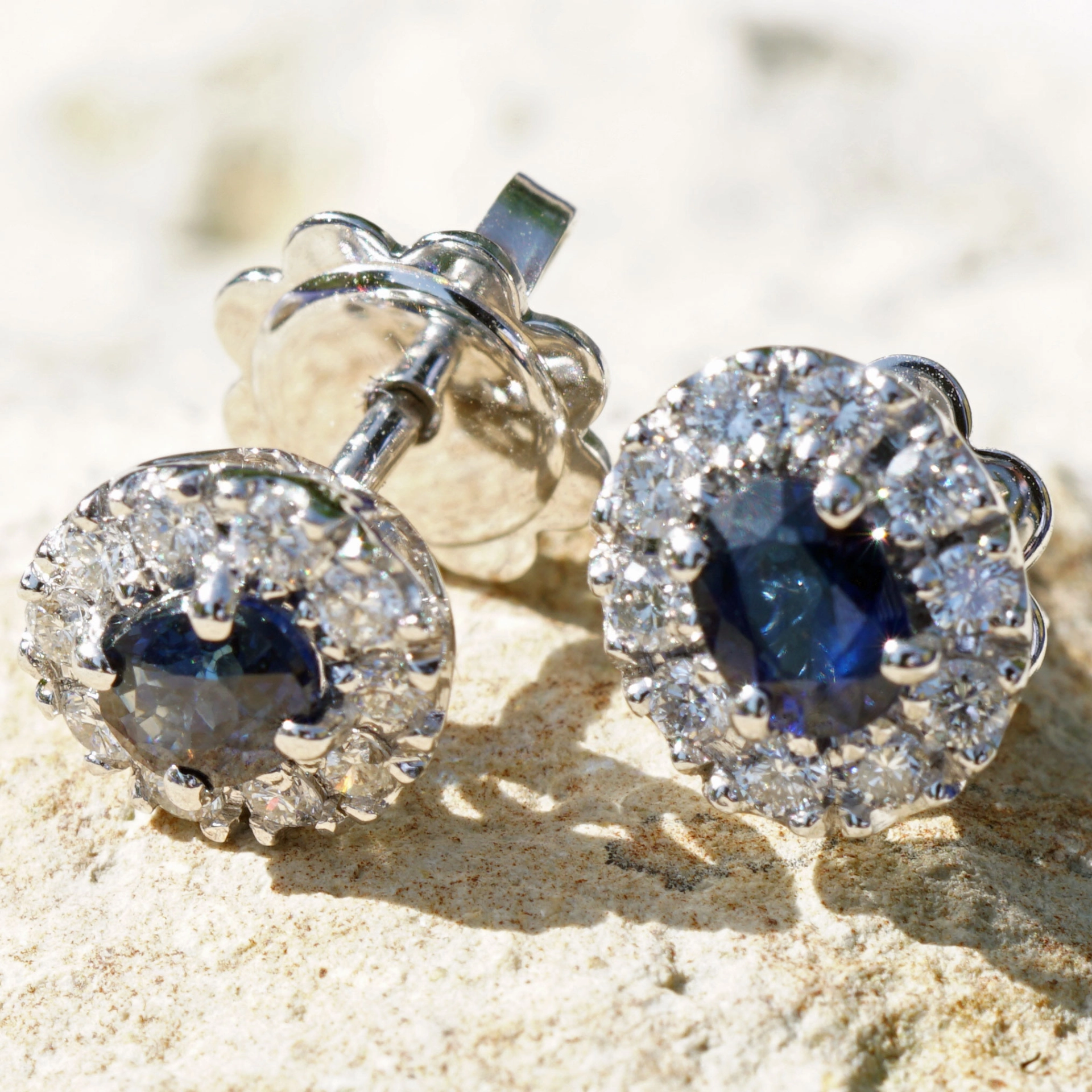 Luxury Saphire Earrings...18 kt Gold....made in bella Italy