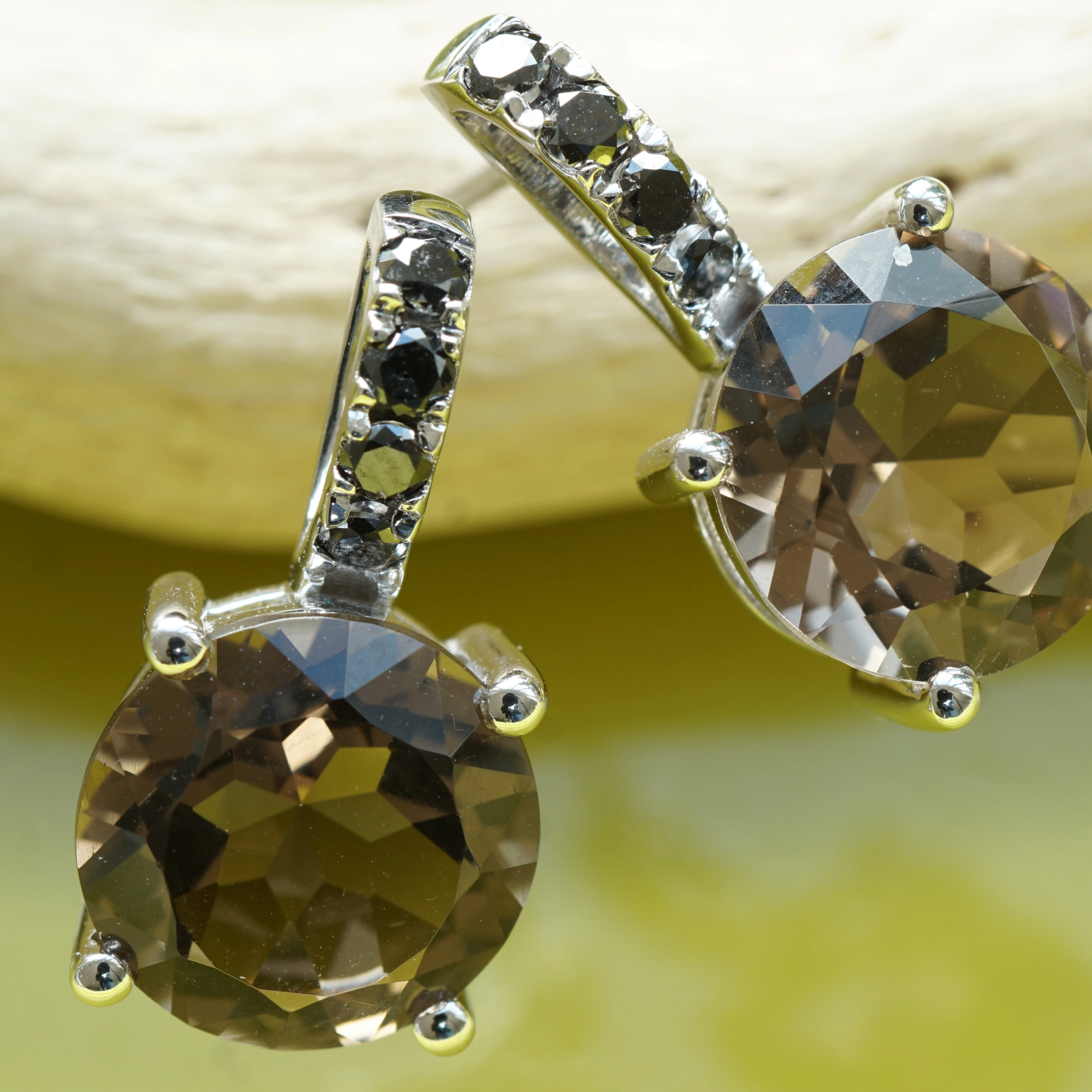 Diamant Rauchquarz Ohrstecker 750er Weissgold 0.28 ct ....cool lady...