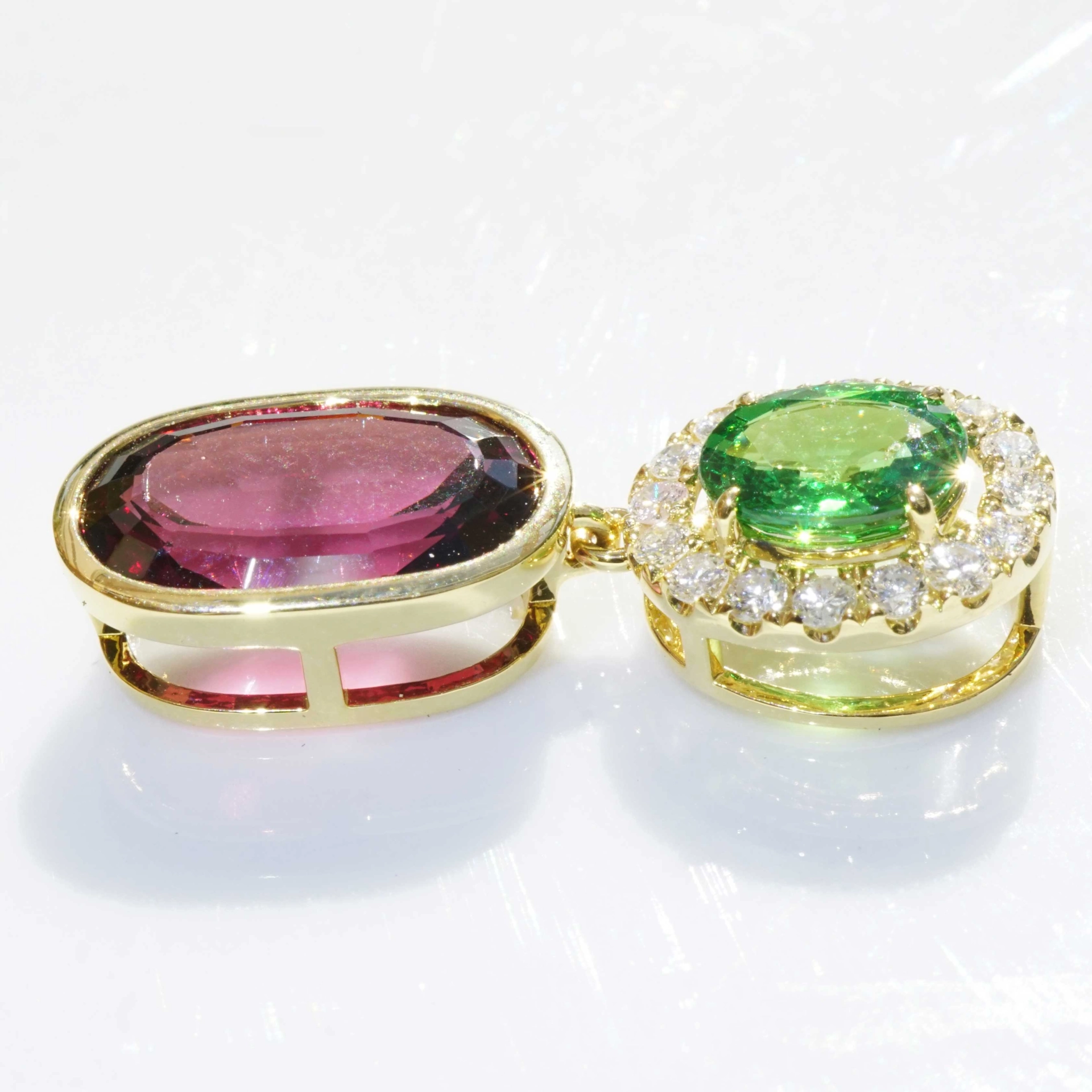 Pendant with fine Garnet Tsavorite and diamonds...red green Combination..phantastic!