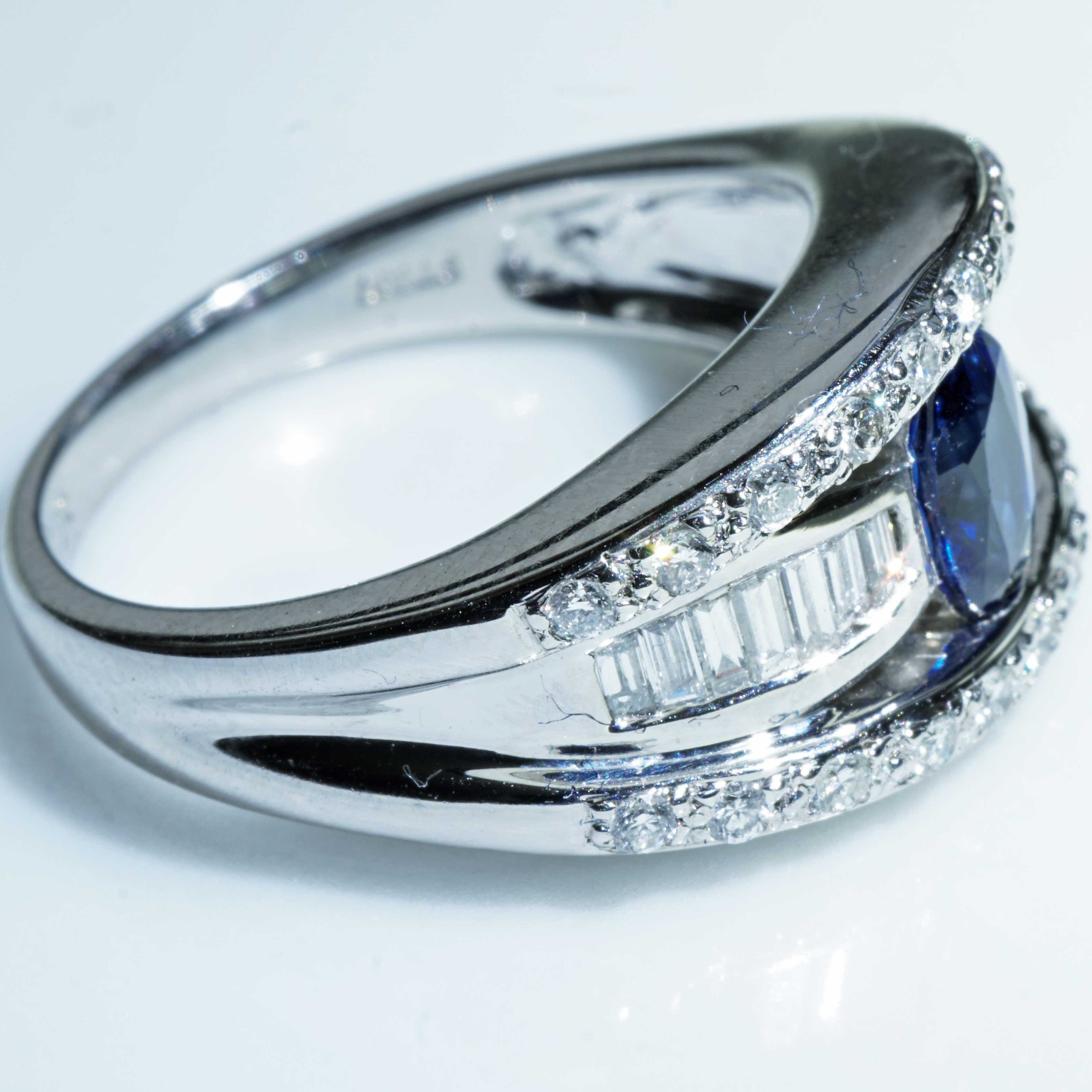 Sapphire Brilliant Ring 900 Platinum 0.65 ct 0.50 ct finest Sapphire and brilliant-cut Diamonds in Platinum