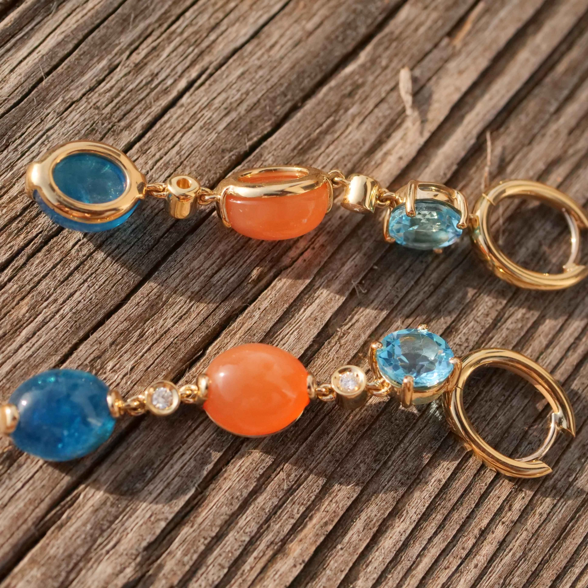 Neon blue paraibacolored Apatite Topaz and Moonstone Earrings 18 kt Jewellery 
