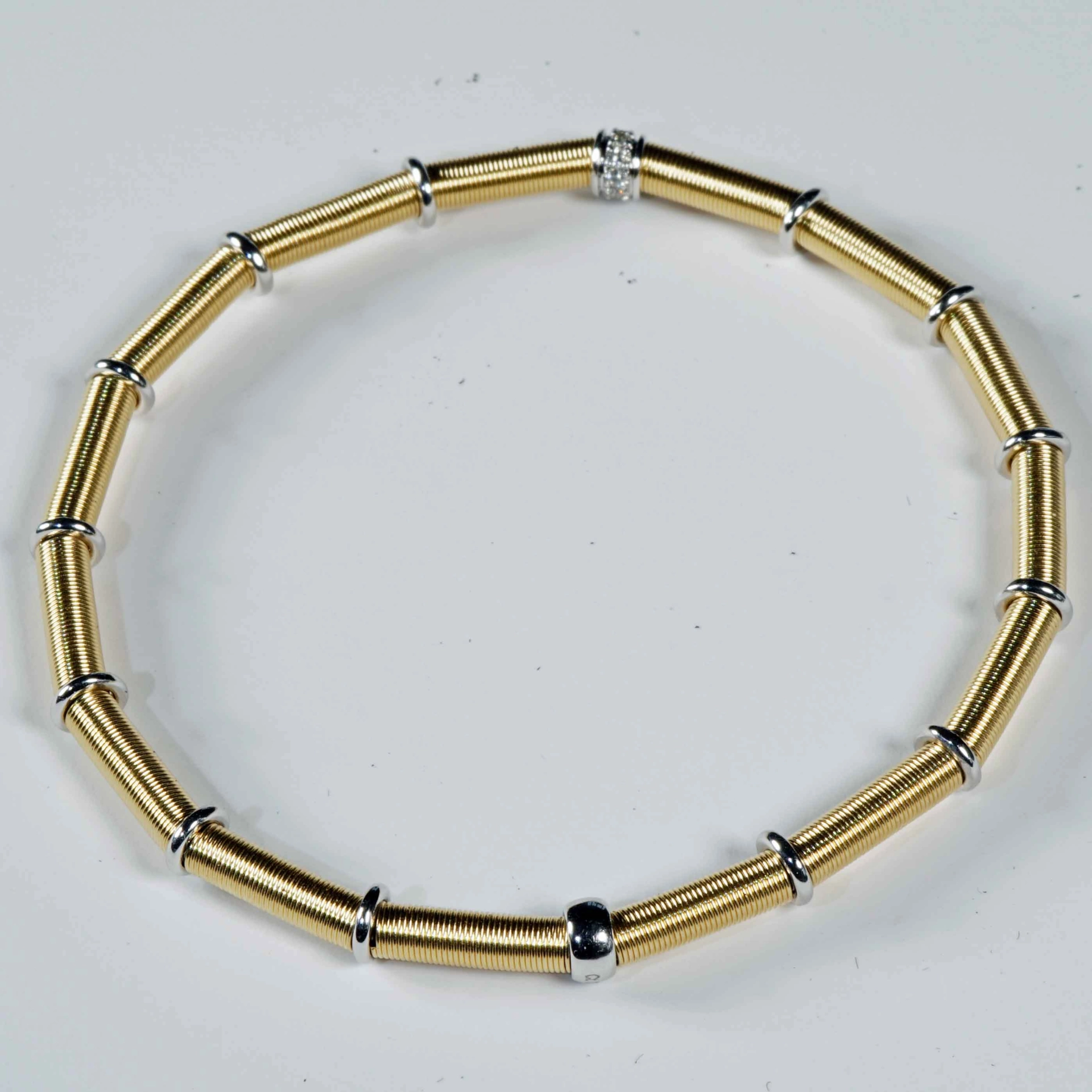 Strechy Brilliant Bracelet Ivy 18 kt Yellow Gold Wire Wrapping Präzion Silhouette Germany