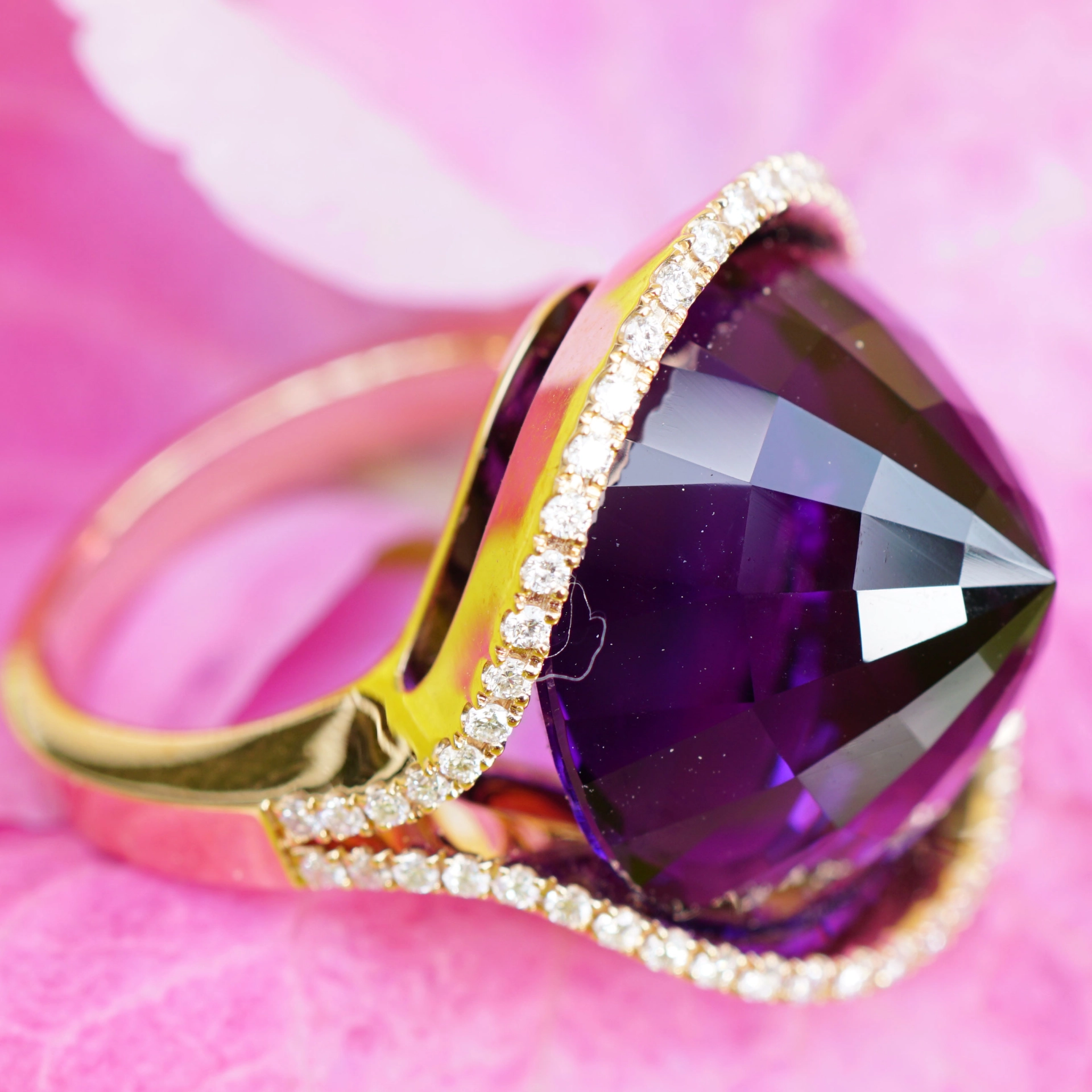Amethyst designer ring 750 yellow gold designed in Valenza with certificate .. Italian attitude to life