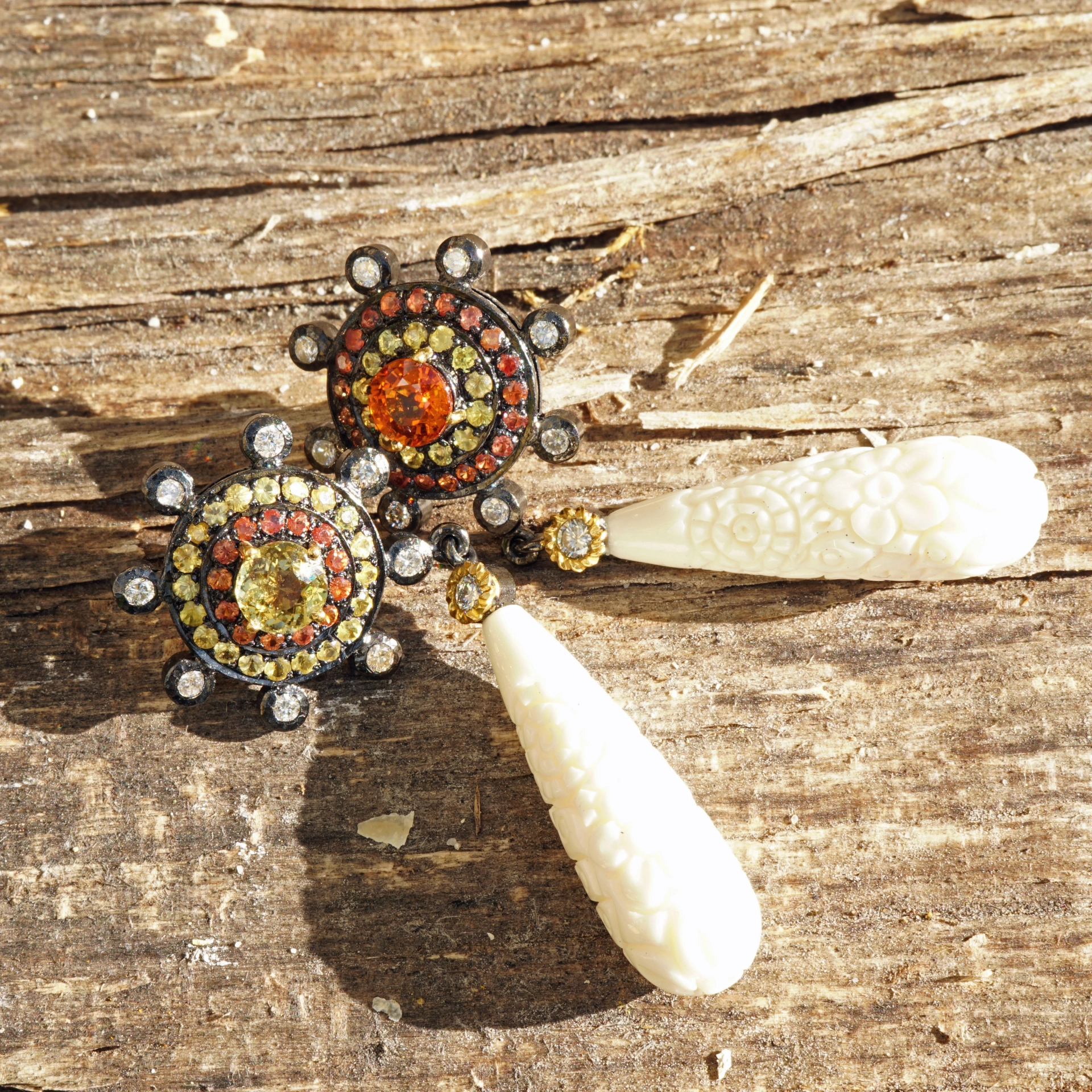 Padparadscha saphire  carved bone magnificent jewelry a thousand and 1 night tale