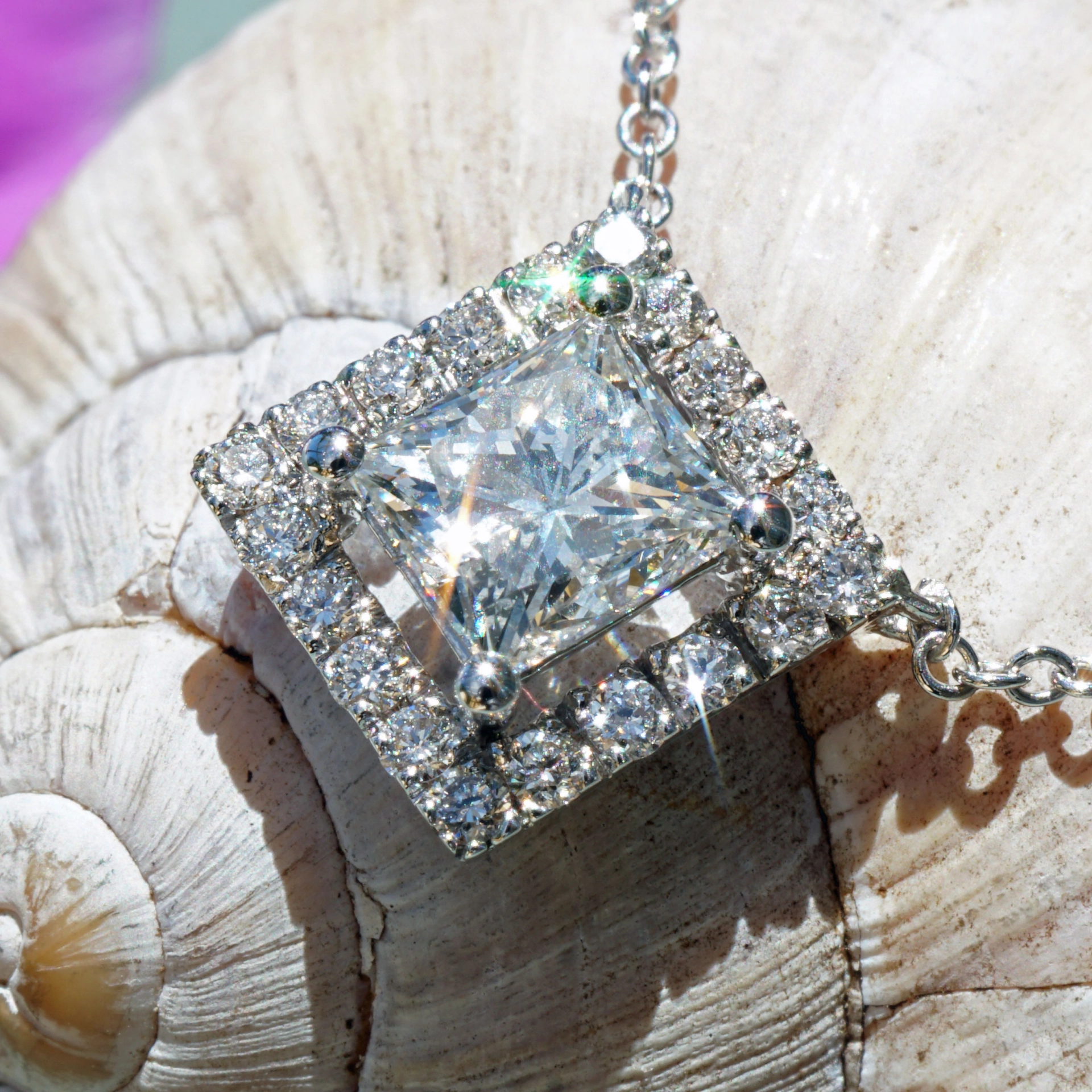Prinzess Diamant Collier in 750er Weissgold 0.92 ct TW VVS