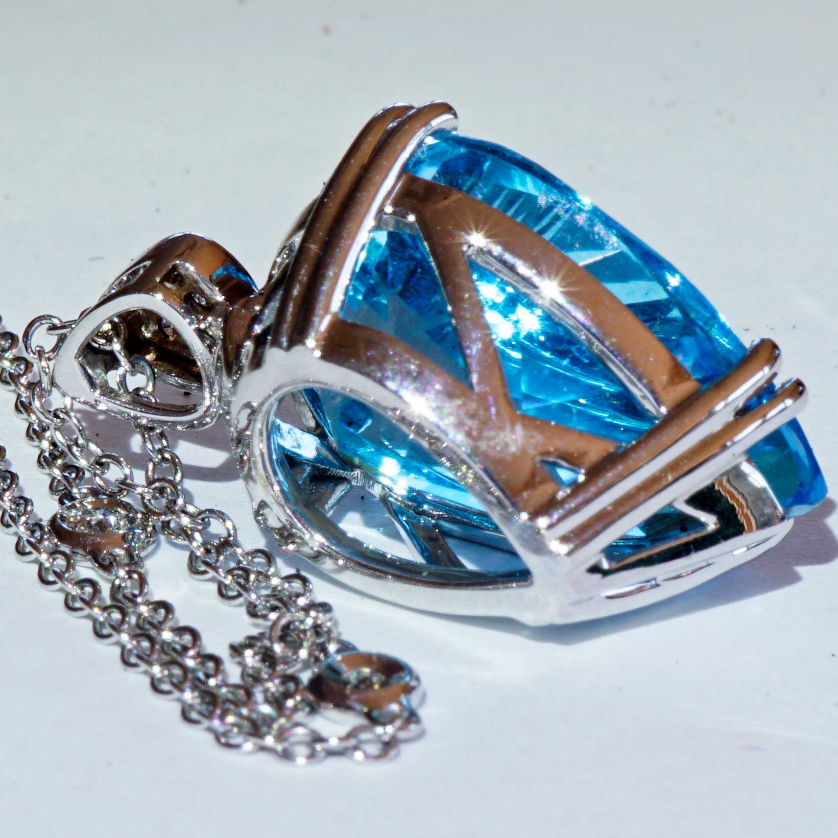 Blue Topaz Brilliant Pendant 750 White Gold 14 ct 0.11 ct Aqua Water Brilliance Teardrop Shape