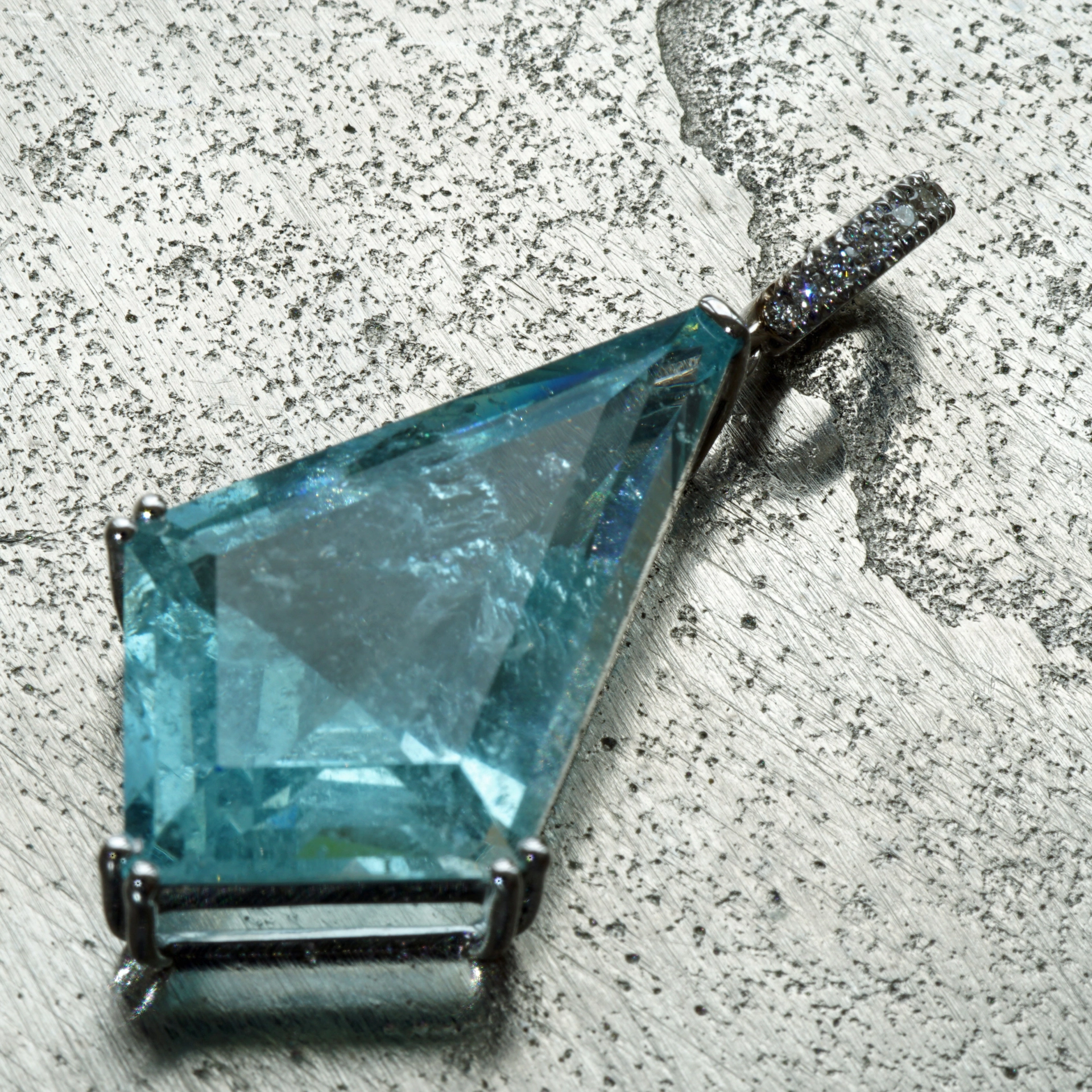 Dragonshape Aquamarin Pendant Whitegold..dark Color