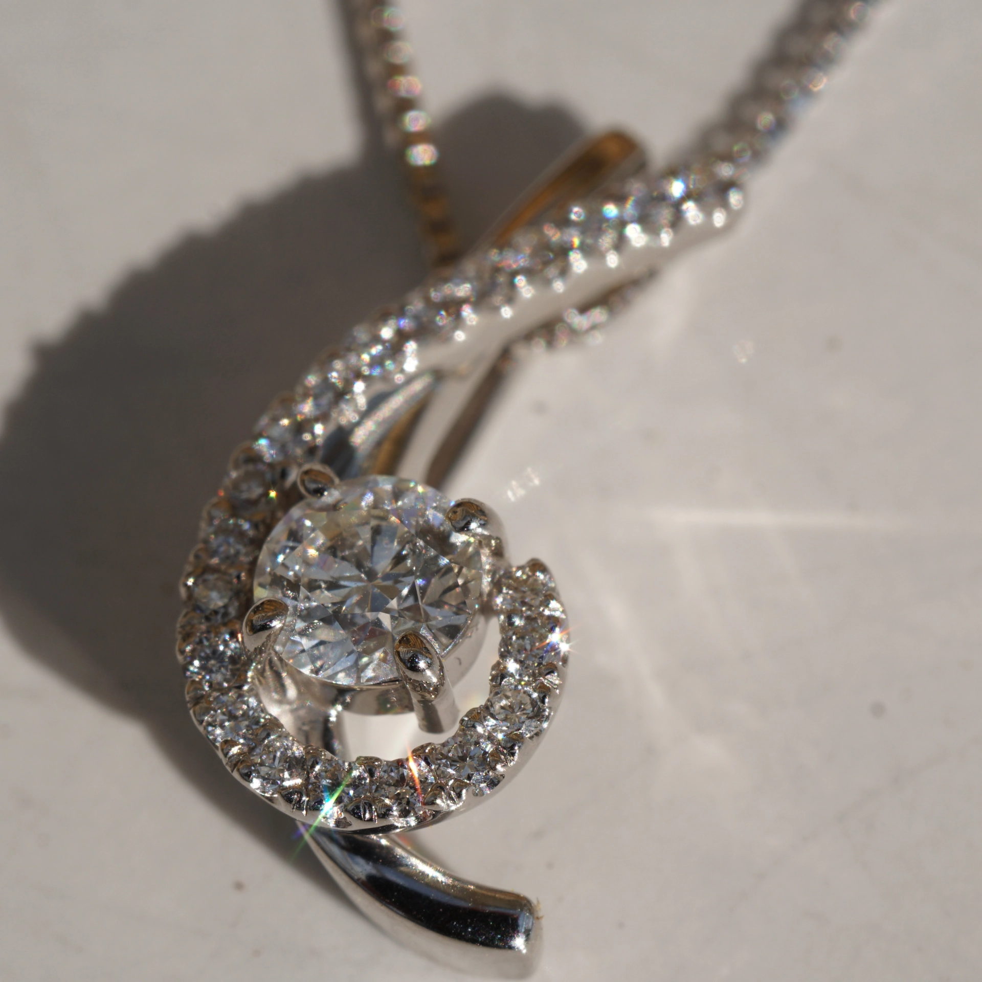 Brilliant Pendant with Chain 0.318 ct 0.14 ct W SI 18.5 x 8 mm 900 Platinum