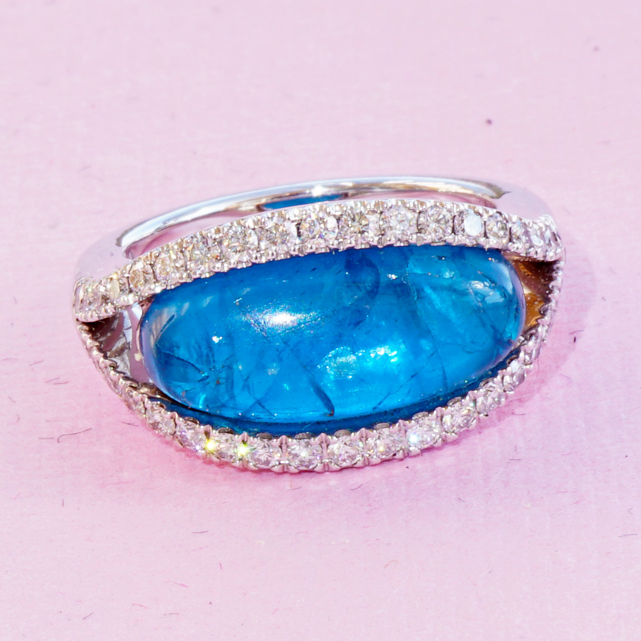 Neonblue Apatite Brilliant Ring 18 kt White Gold 7.50 ct Paraiba Color very fine Jewellery