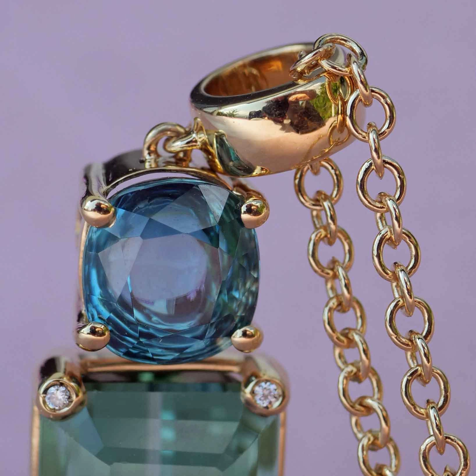 Tourmaline Zirkon Brilliant Pendant in 750 Yellow Gold blue-green Bicolor. 9.60 ct Africa/Congo