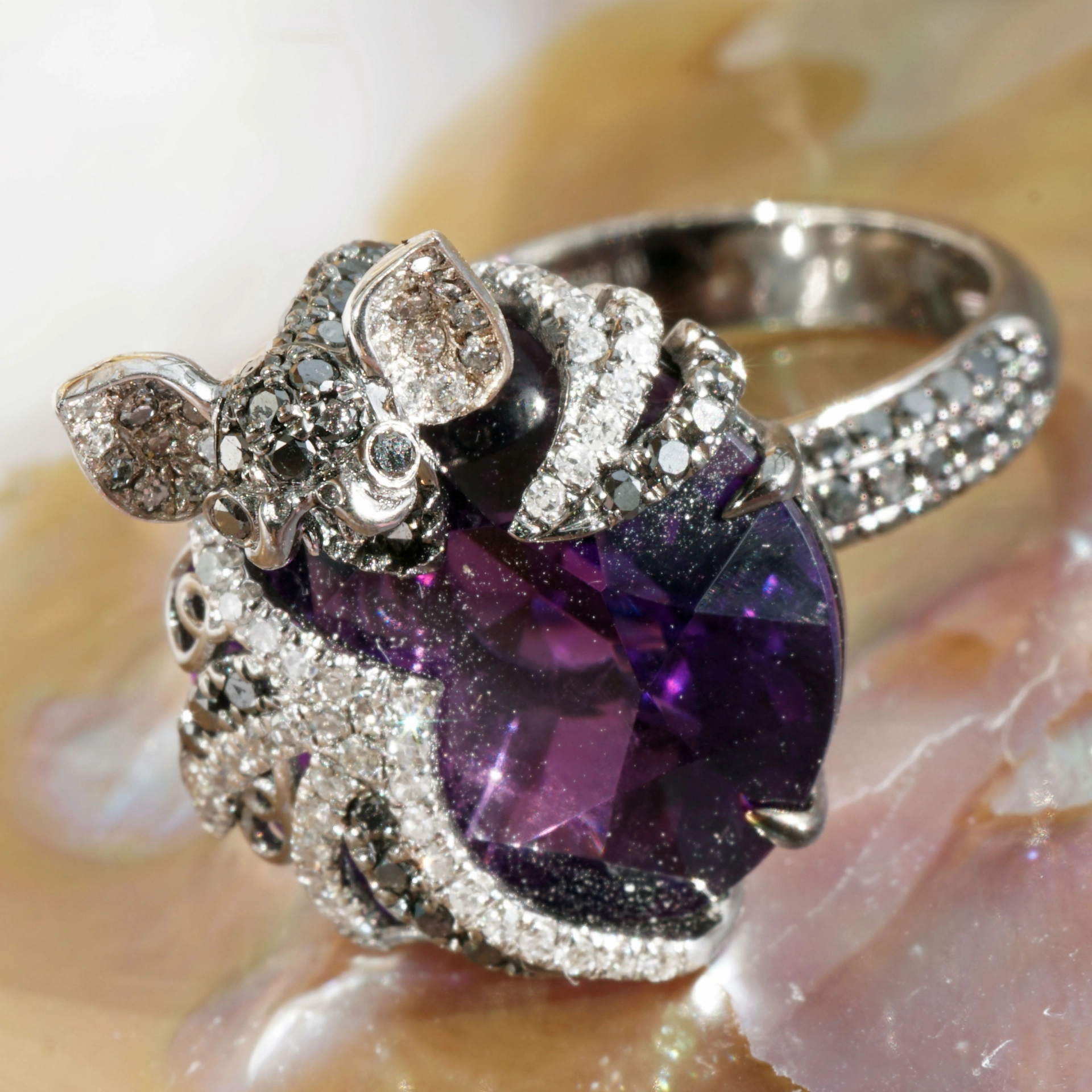 Bat Designer Ring with brasil. Amethyst and Diamonds total ca. 0.89 ct....Creepy